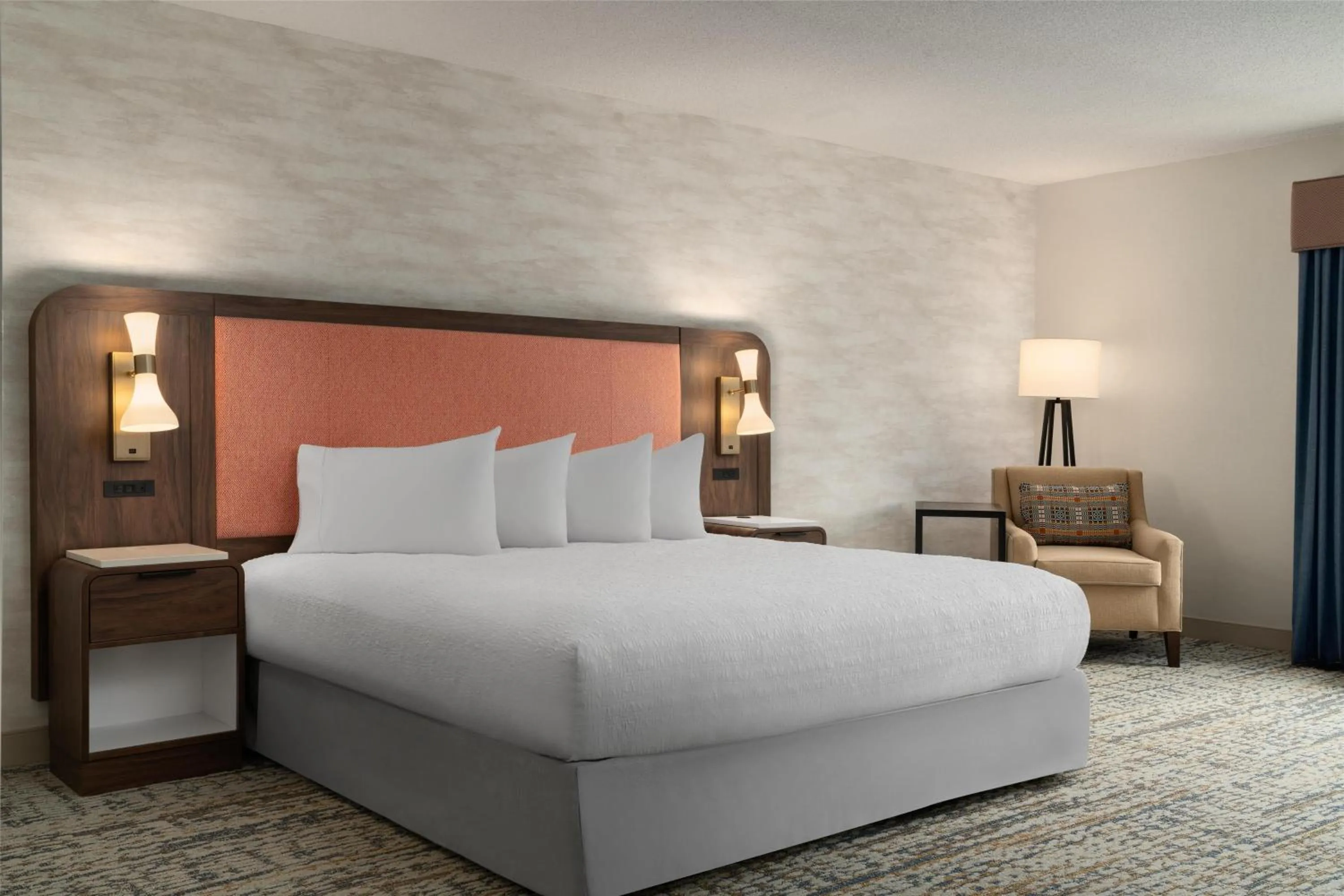 Bed in Hampton Inn & Suites Middletown