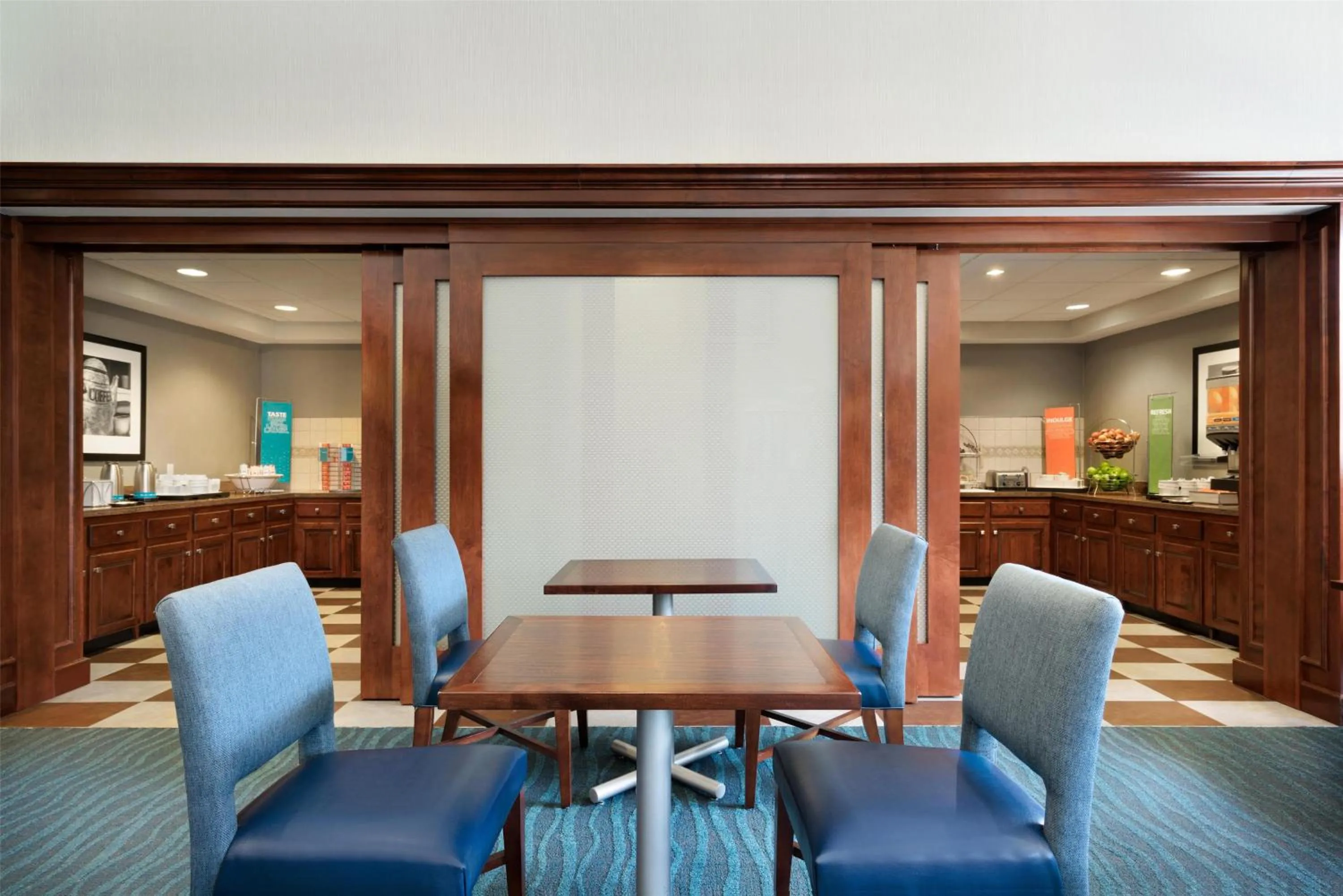 Breakfast in Hampton Inn & Suites Middletown