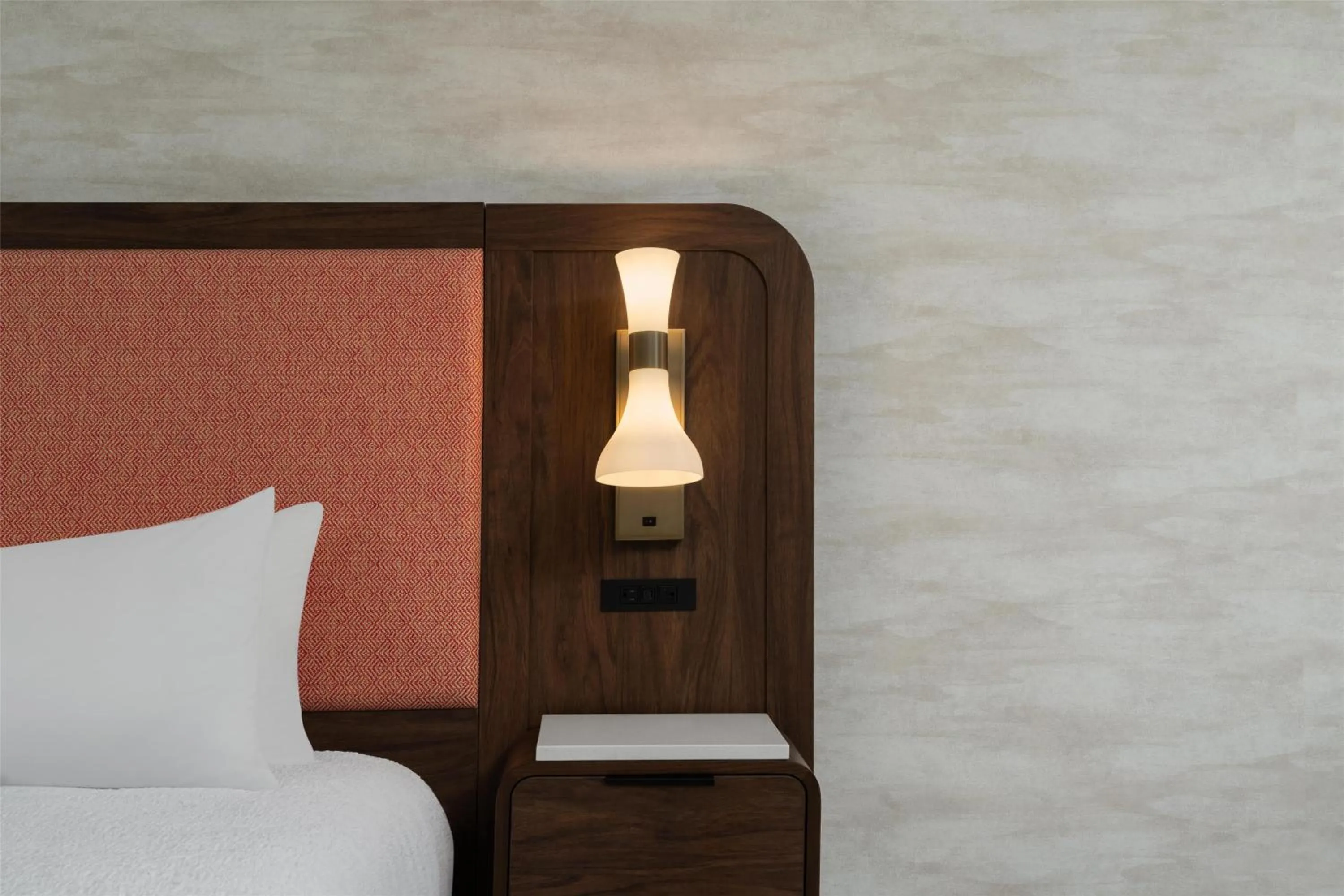 Bed in Hampton Inn & Suites Middletown