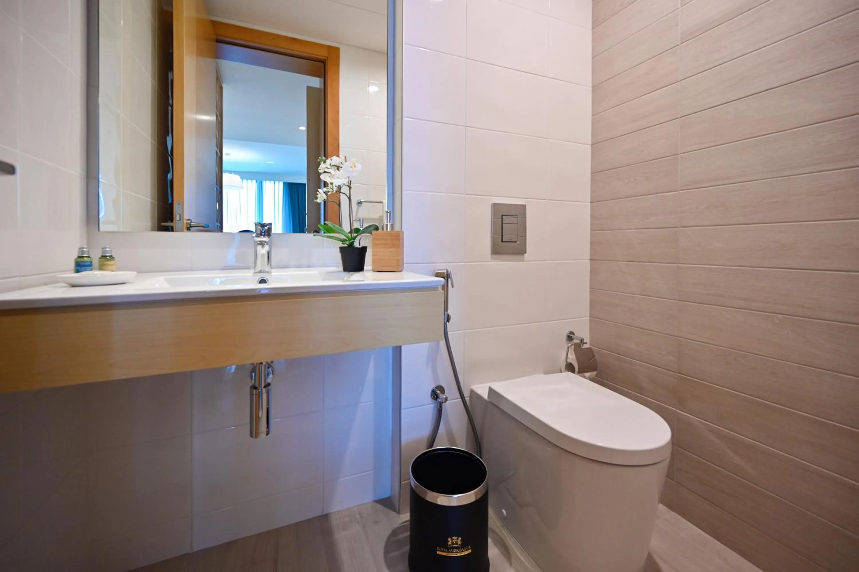 Bathroom in Springfield Suites