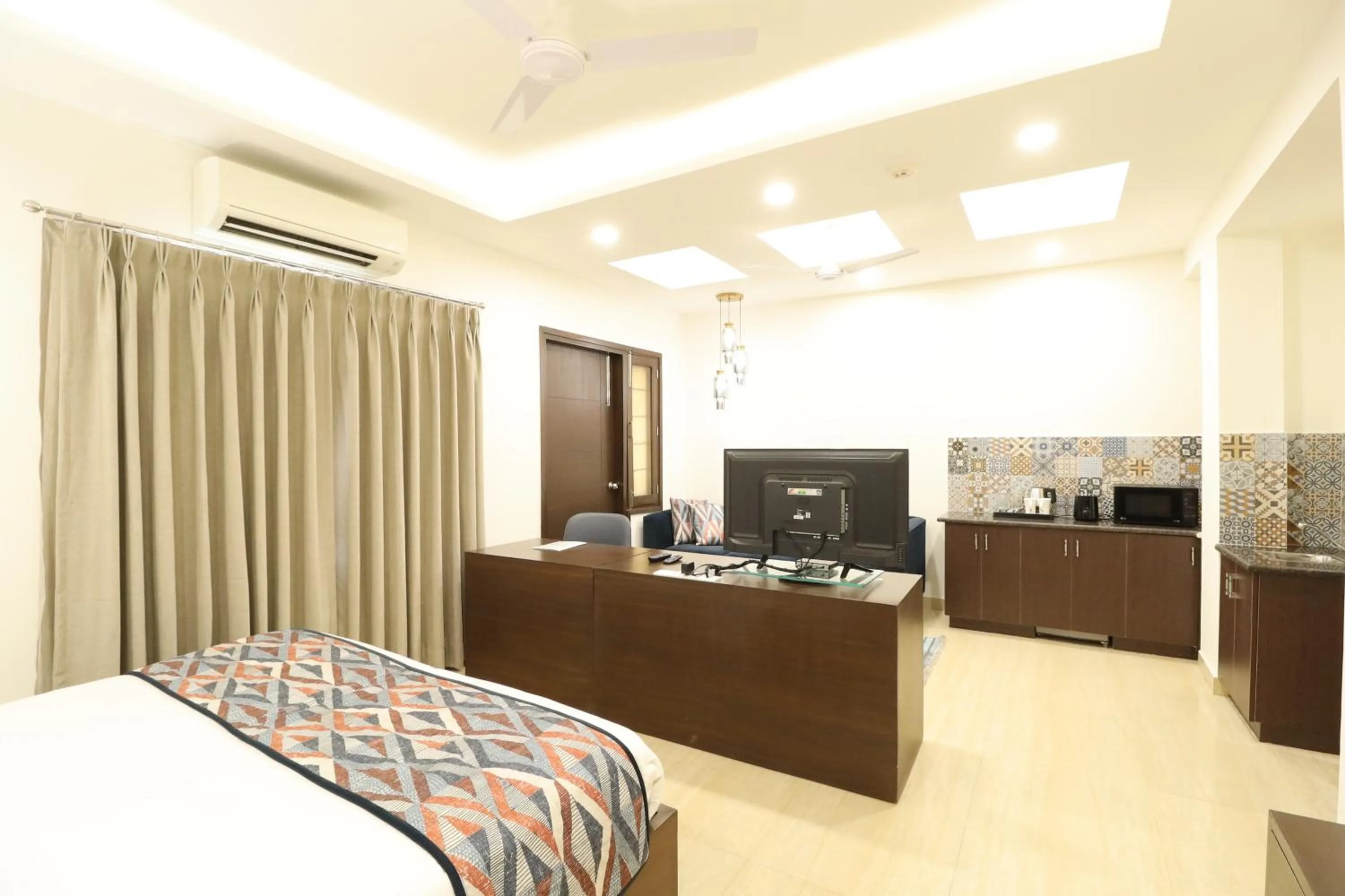 Bed in Ahuja Residency City Centre