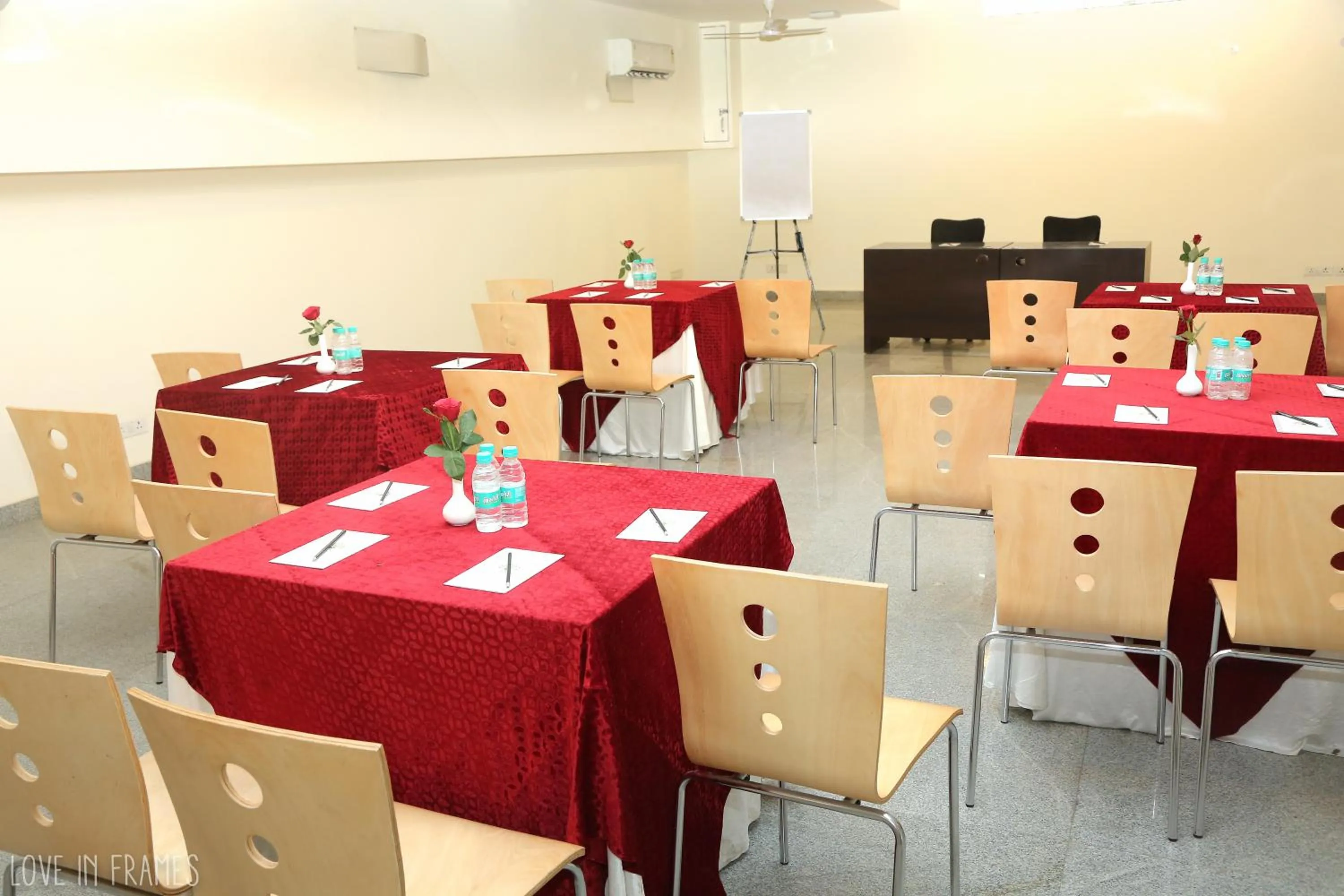 Restaurant/places to eat in Ahuja Residency City Centre