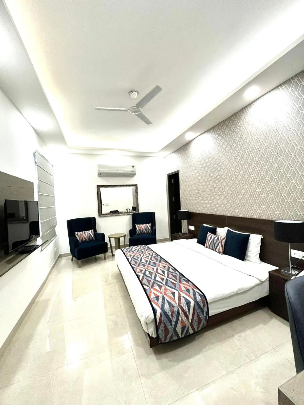 Bed in Ahuja Residency City Centre