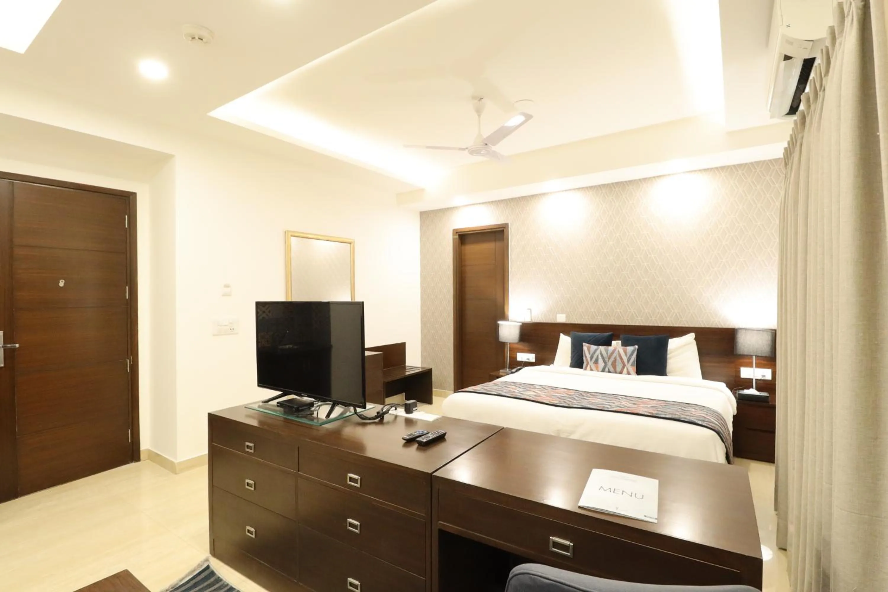 Bedroom, Bed in Ahuja Residency City Centre