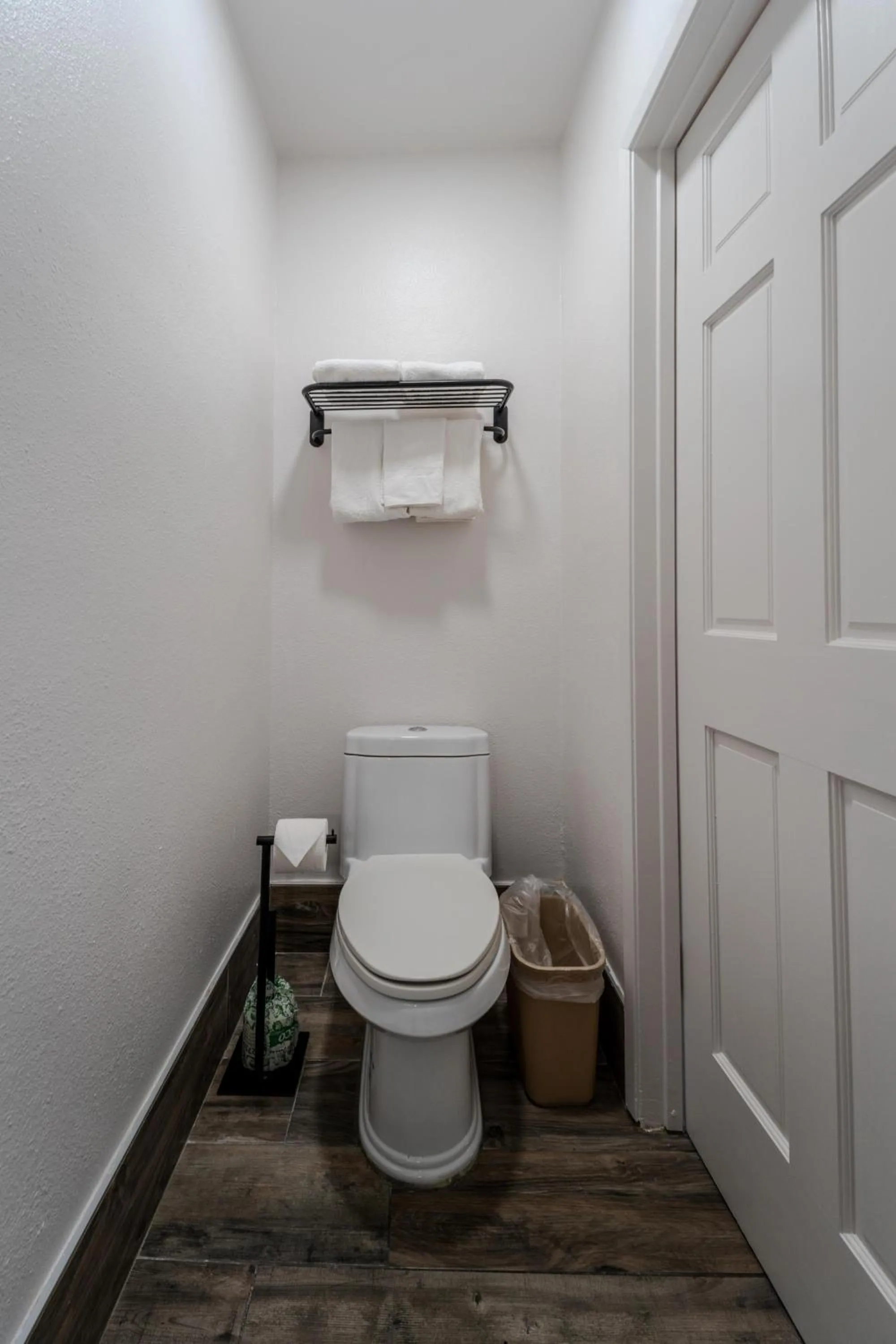Bathroom in Monterey Surf Inn