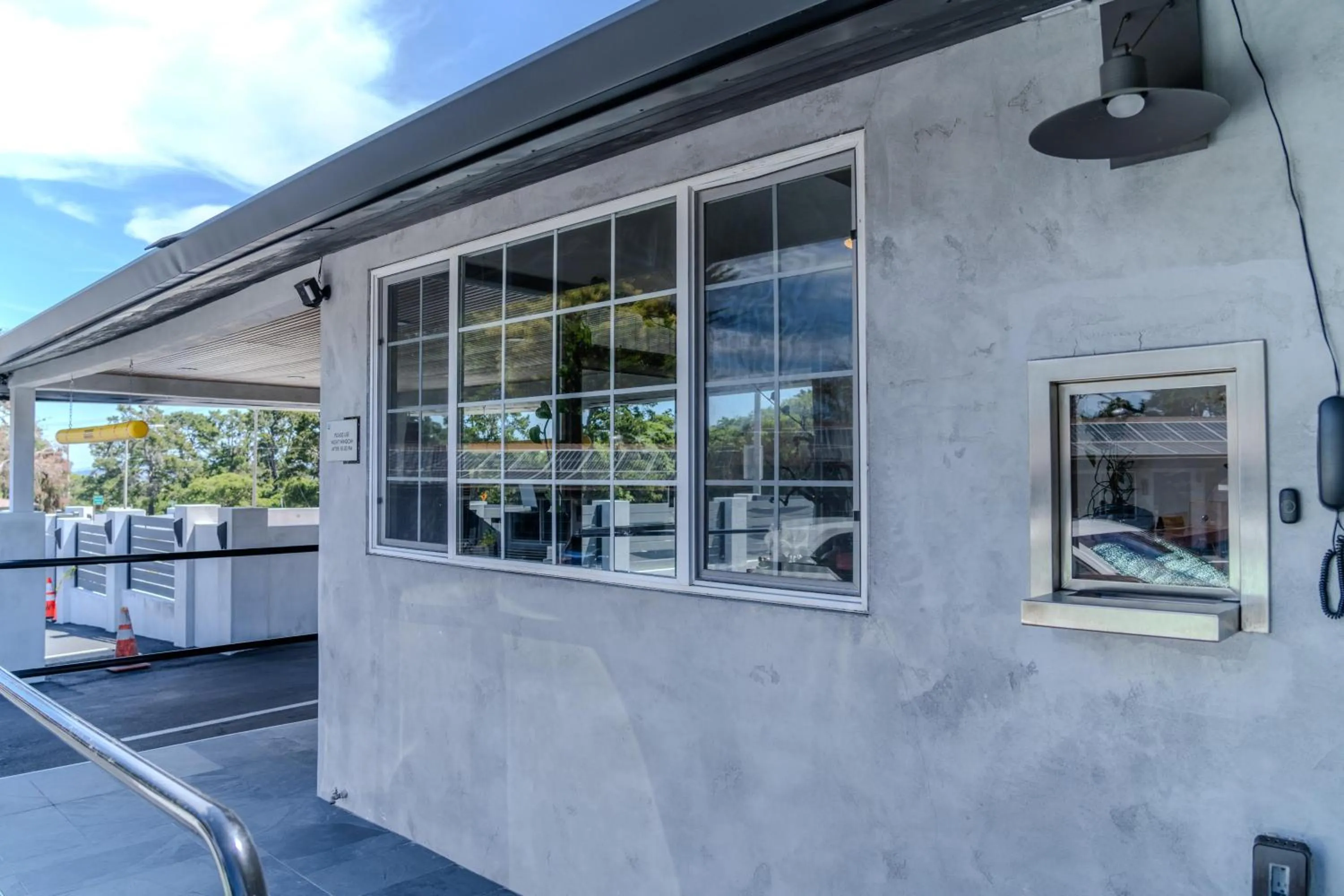 Property building in Monterey Surf Inn