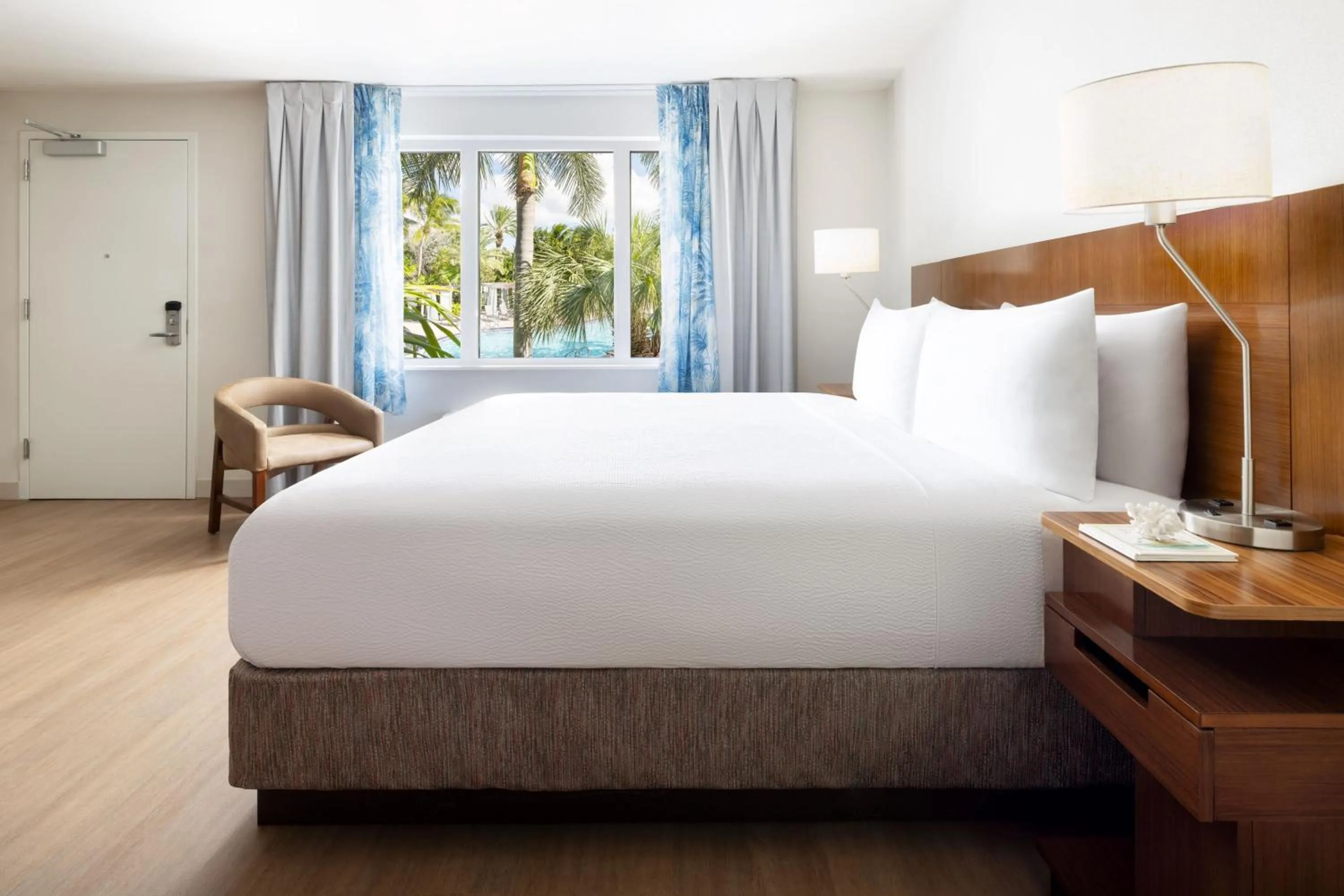 Swimming pool, Bed in Fairfield by Marriott Inn & Suites Key West at The Keys Collection