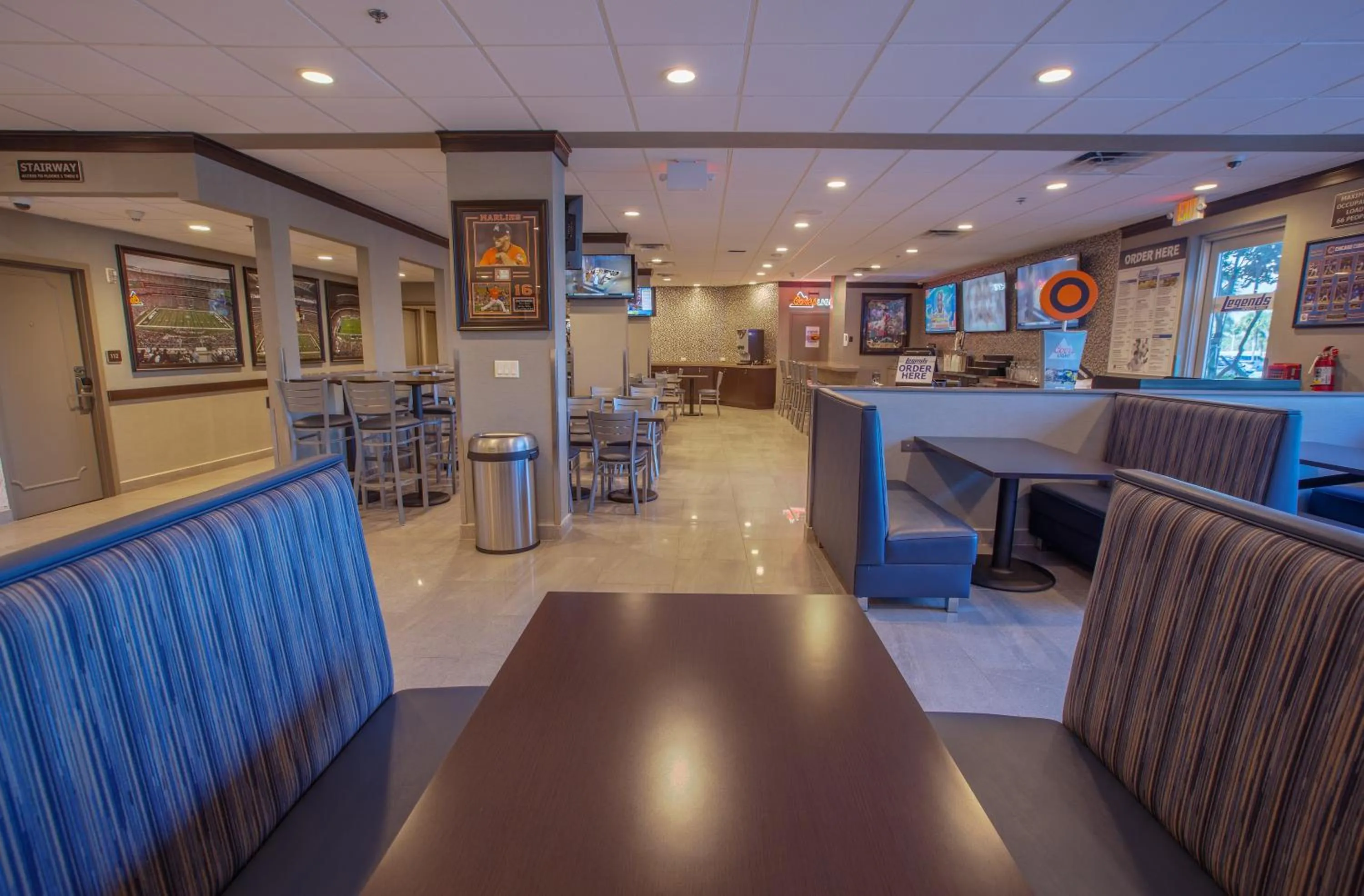 Restaurant/places to eat in Stadium Hotel