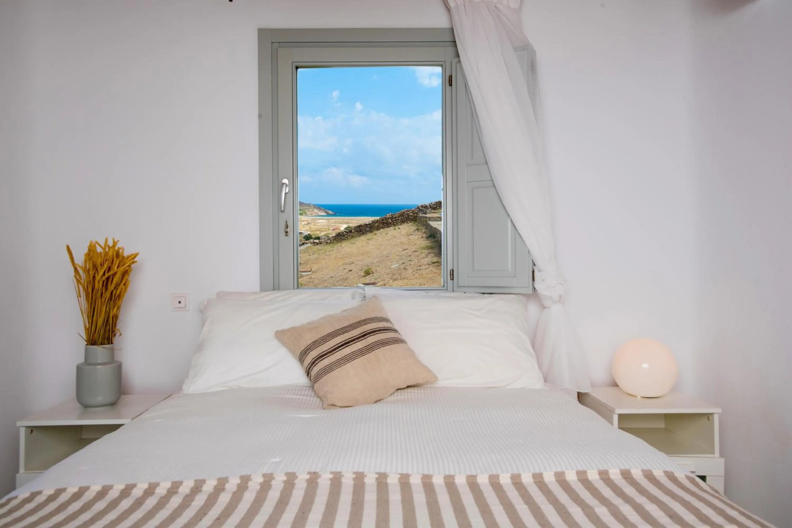 Bed in Koumi Homes Mykonos