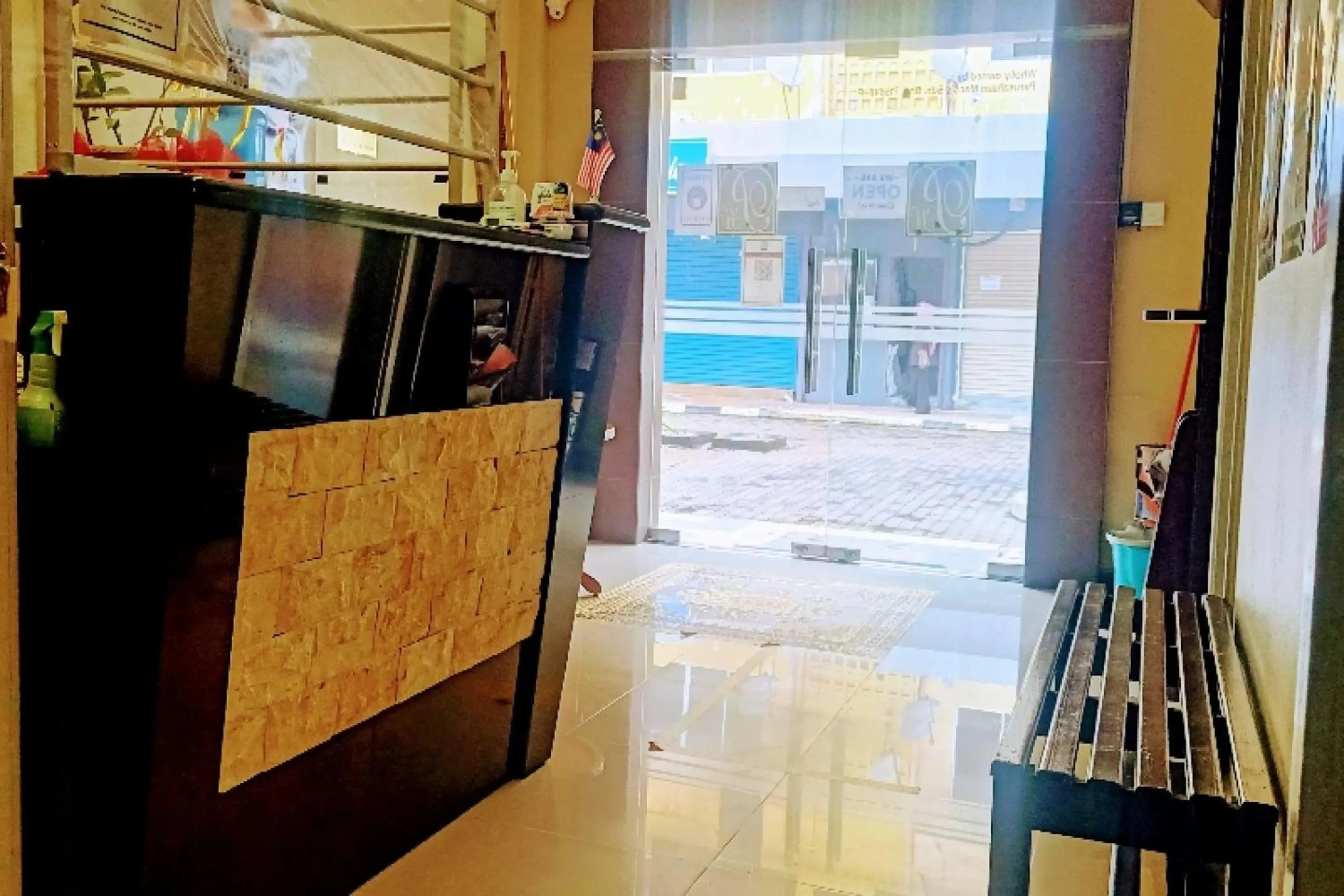 Lobby or reception in OYO 90411 Perdana Hotel Labuan