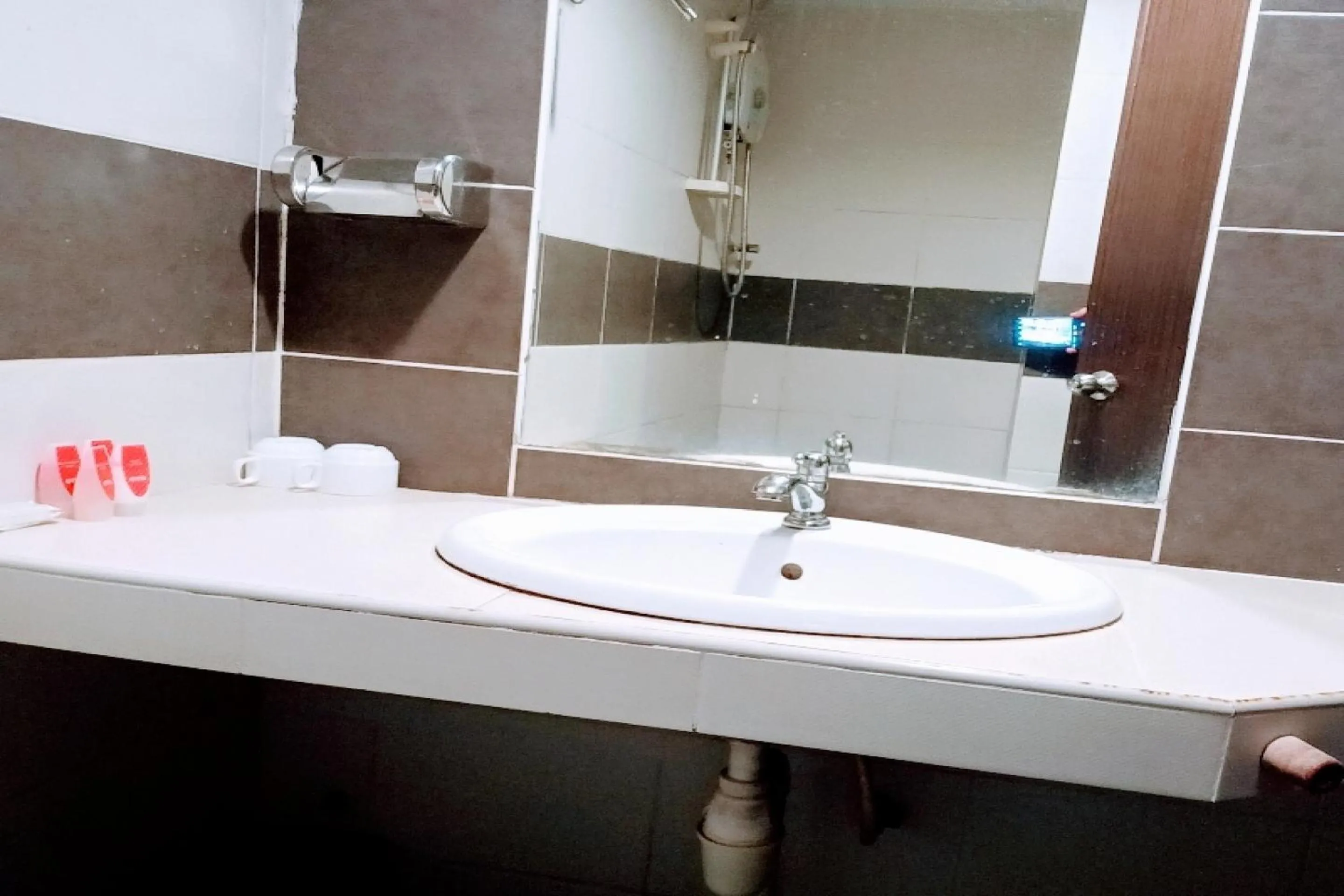 Bathroom in OYO 90411 Perdana Hotel Labuan