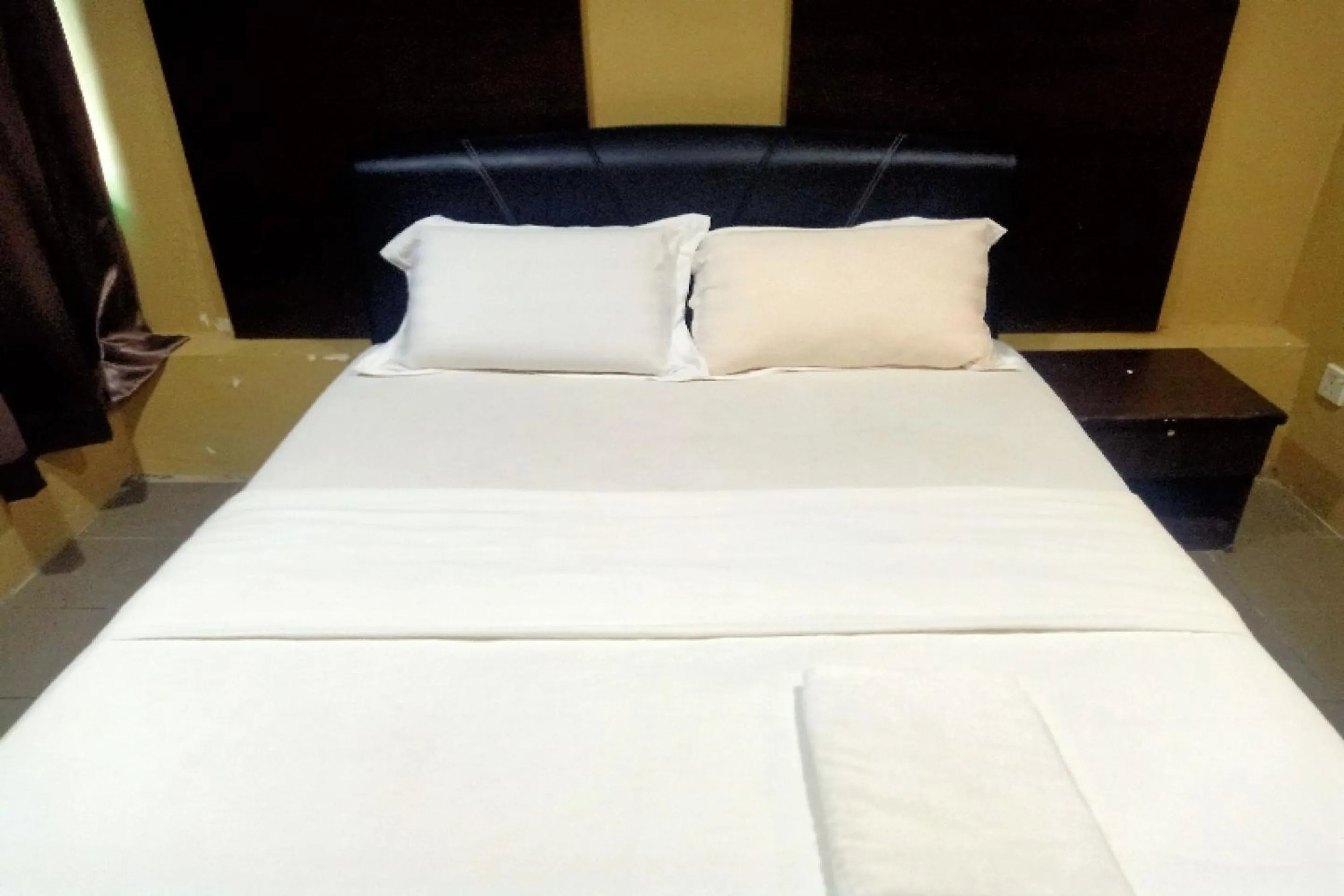 Bedroom, Bed in OYO 90411 Perdana Hotel Labuan