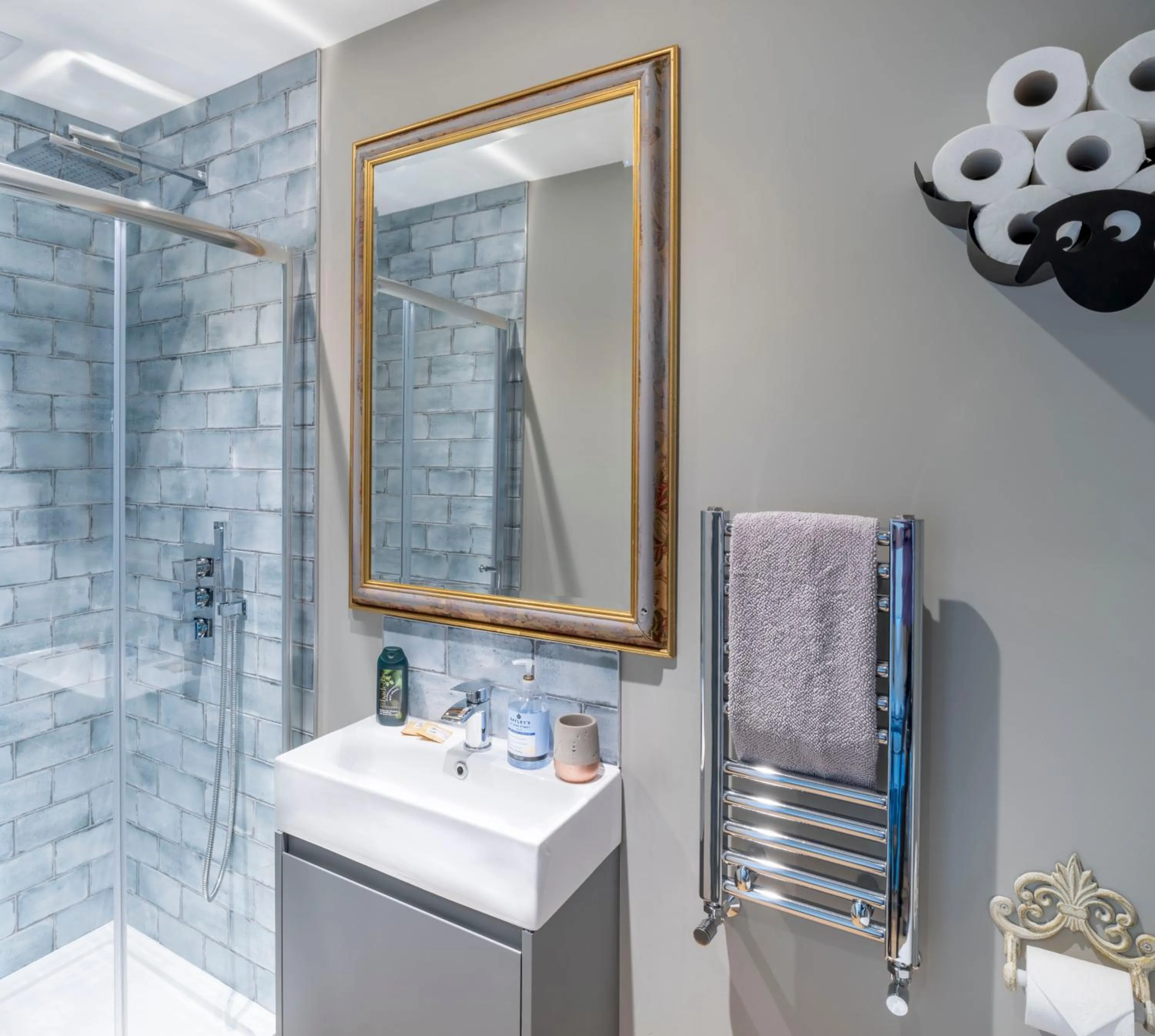 Bathroom in Sailors Rest