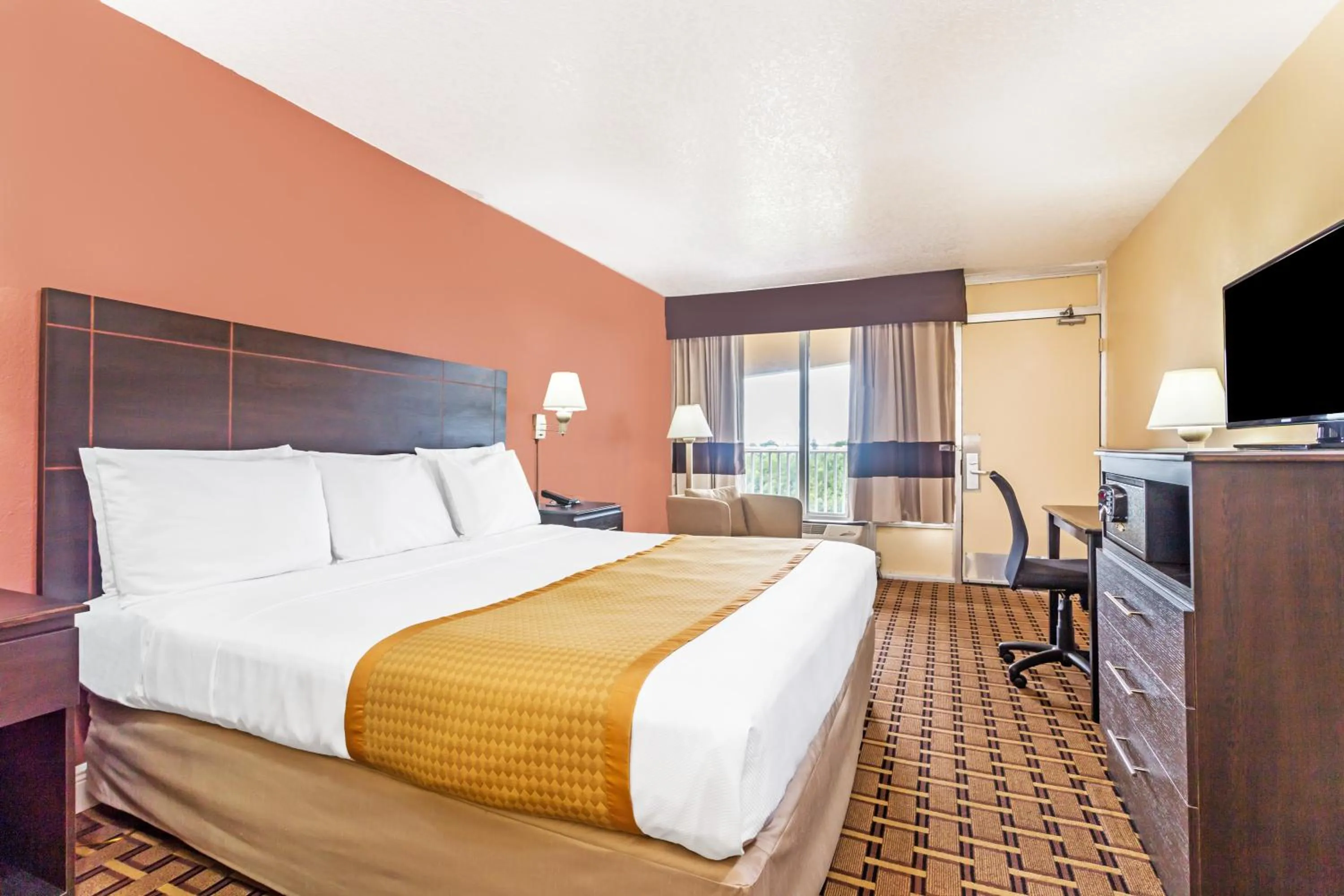 Photo of the whole room, Bed in Days Inn by Wyndham Fort Lauderdale-Oakland Park Airport N