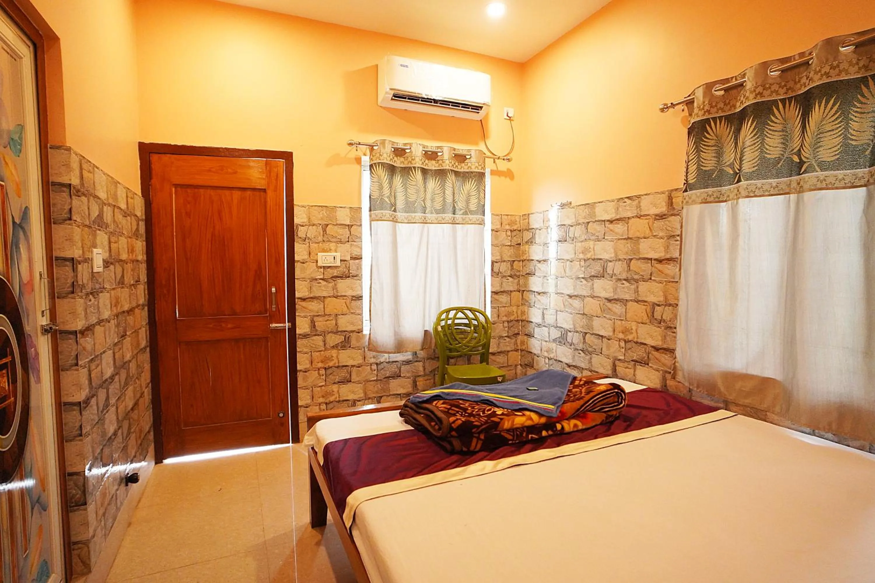 Bed in Resort Neel Nirjan !! Best Family Couple friendly family Resort!!