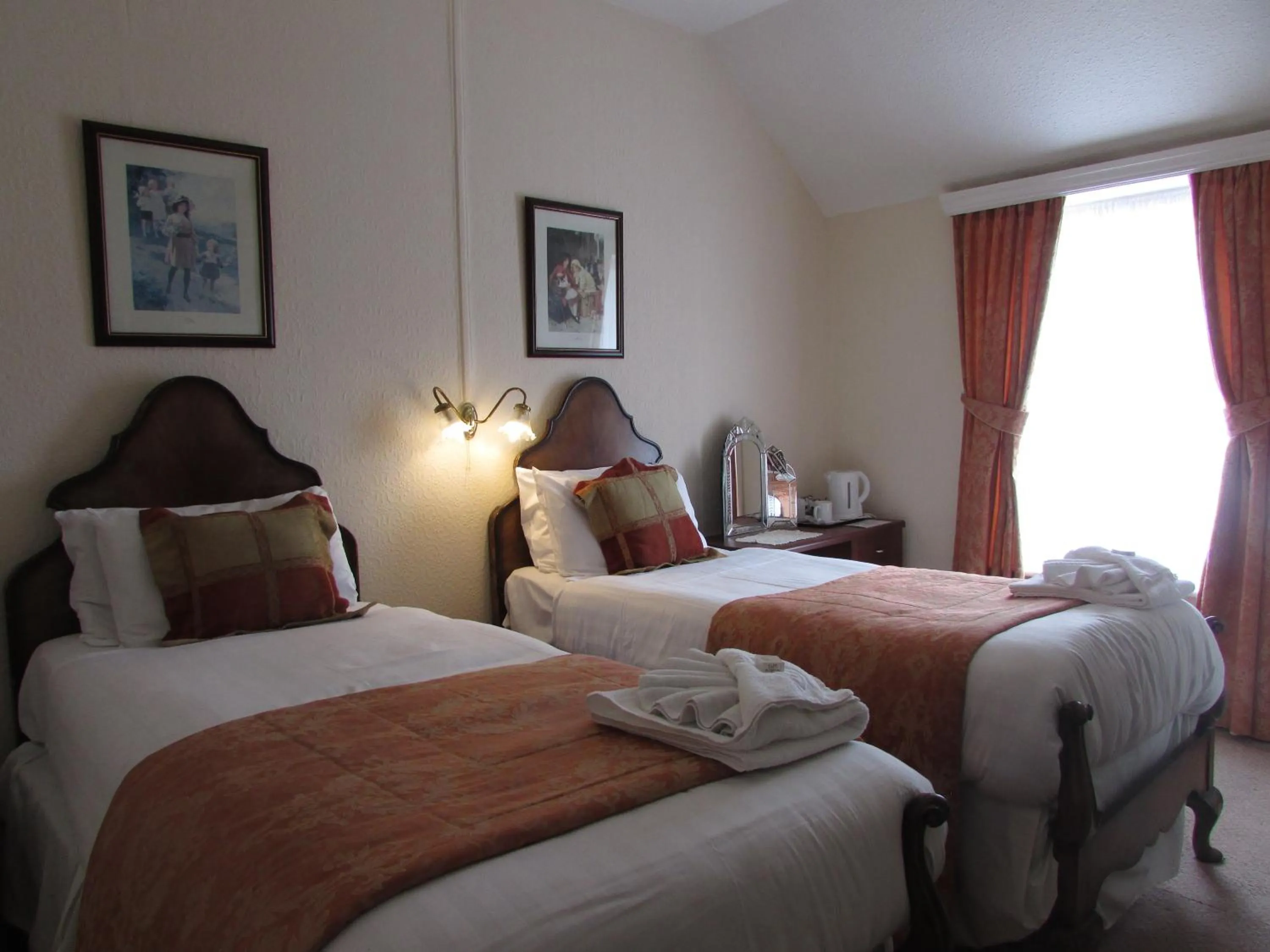 Bed in Holliers Hotel