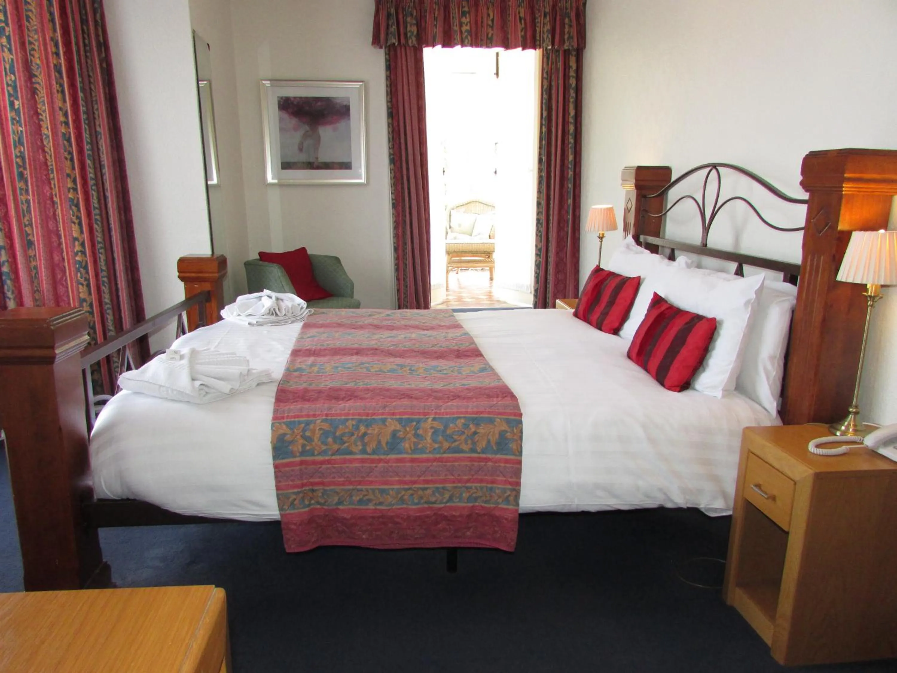 Bed in Holliers Hotel