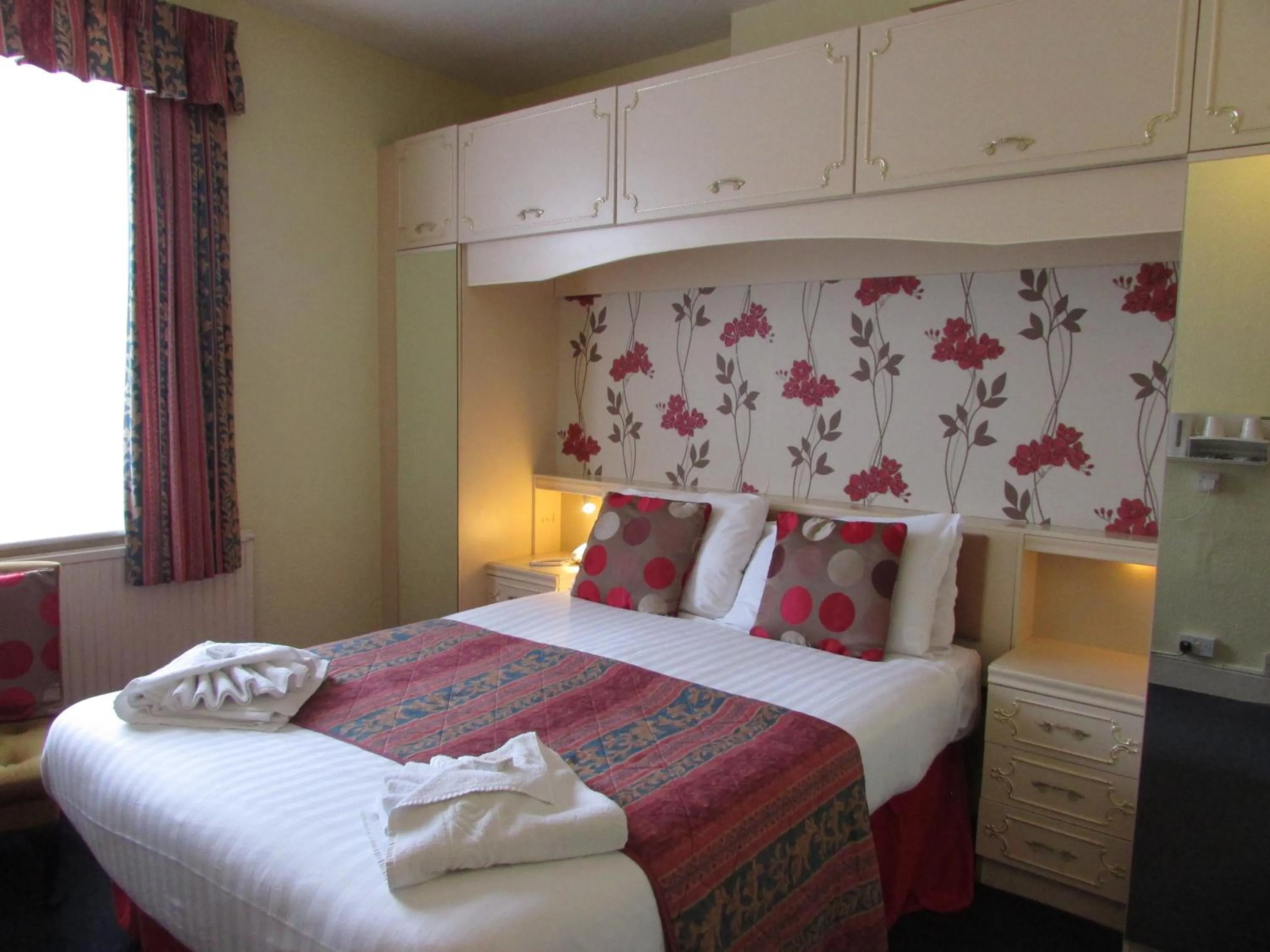 Bed in Holliers Hotel