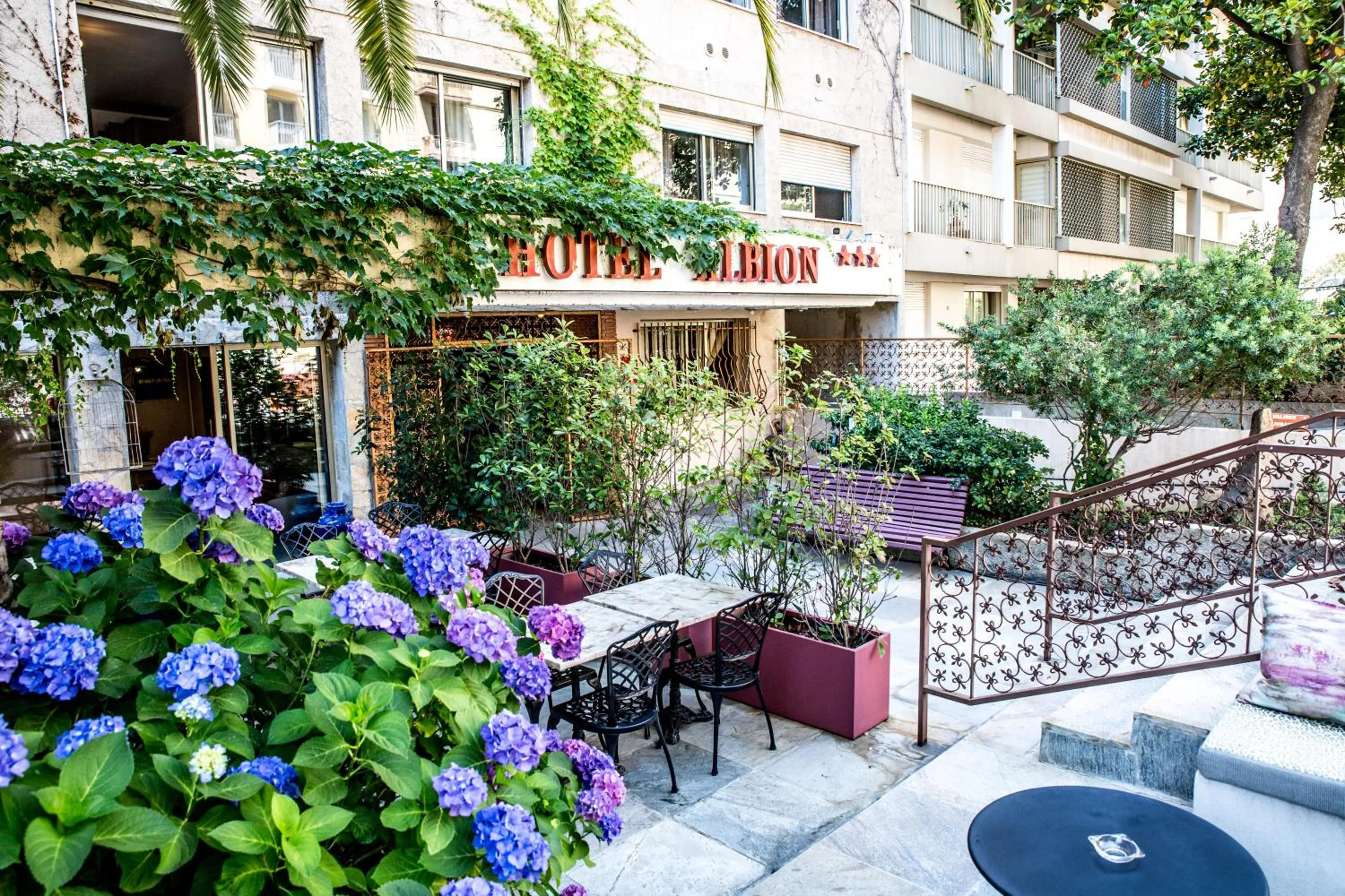 Patio in Hôtel Albion
