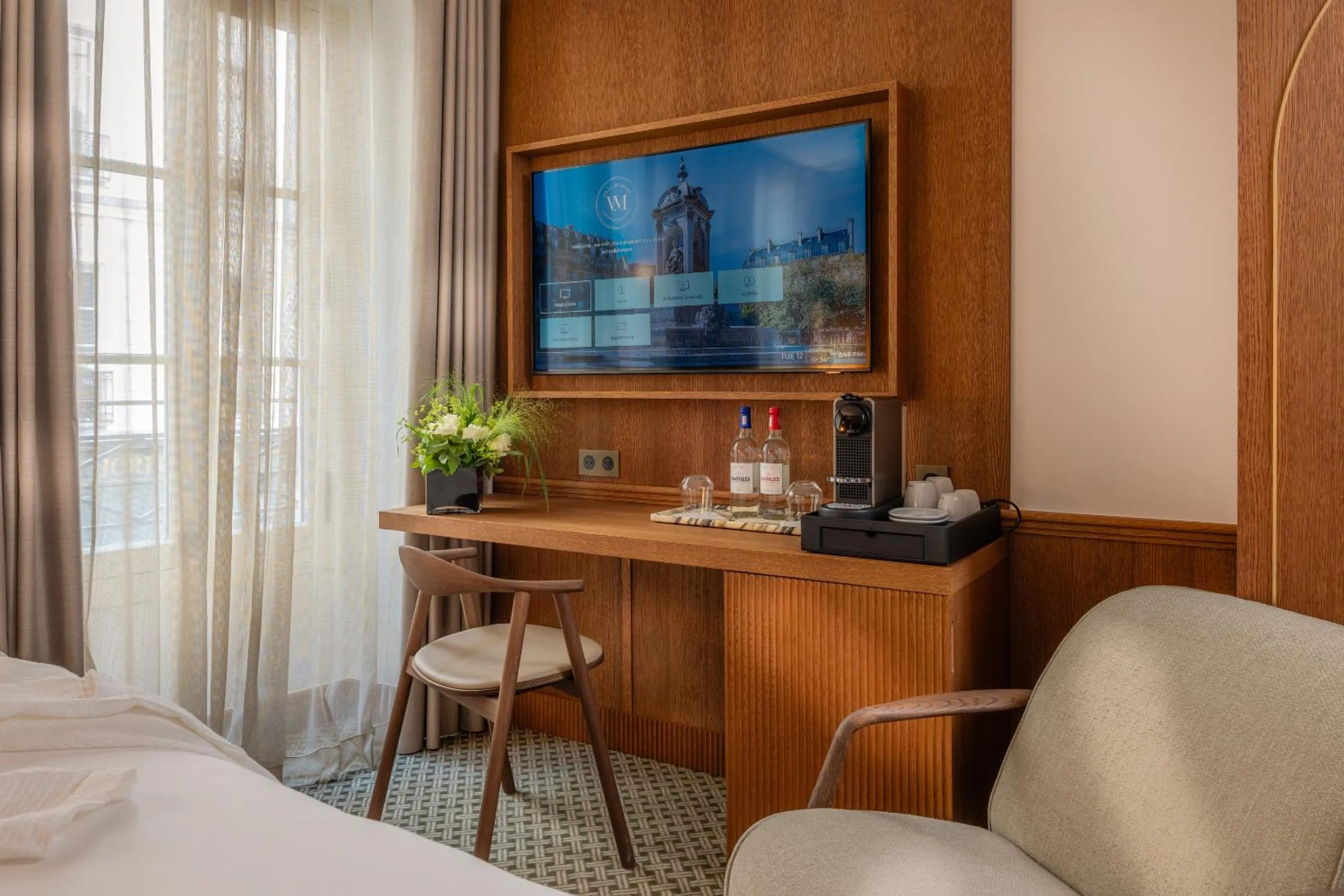 TV and multimedia, Bed in Hôtel Villa Madame - Saint-Germain-des-Prés