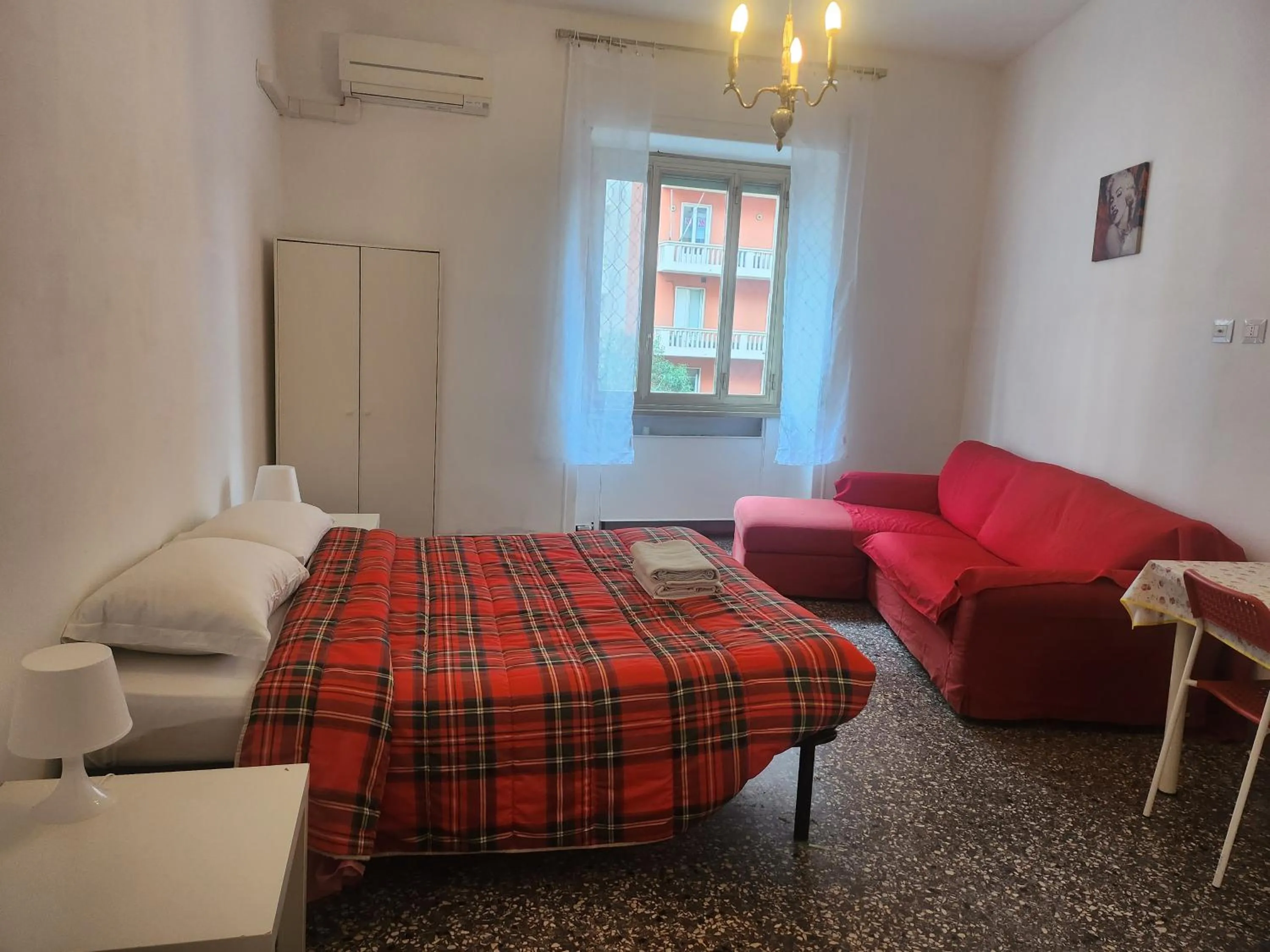 Property building, Bed in Sepulveda