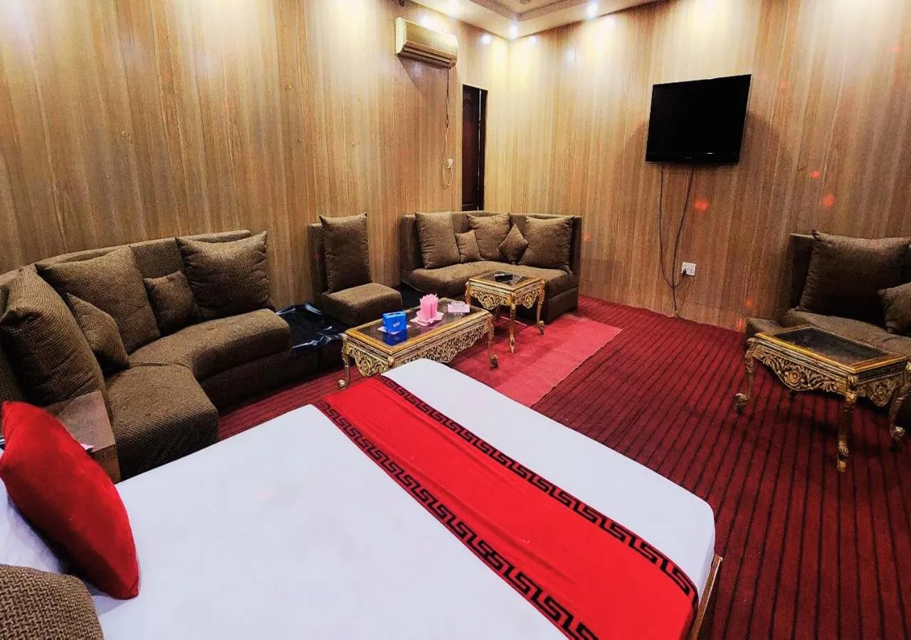 Bed in Sapphire Inn Motel Lahore