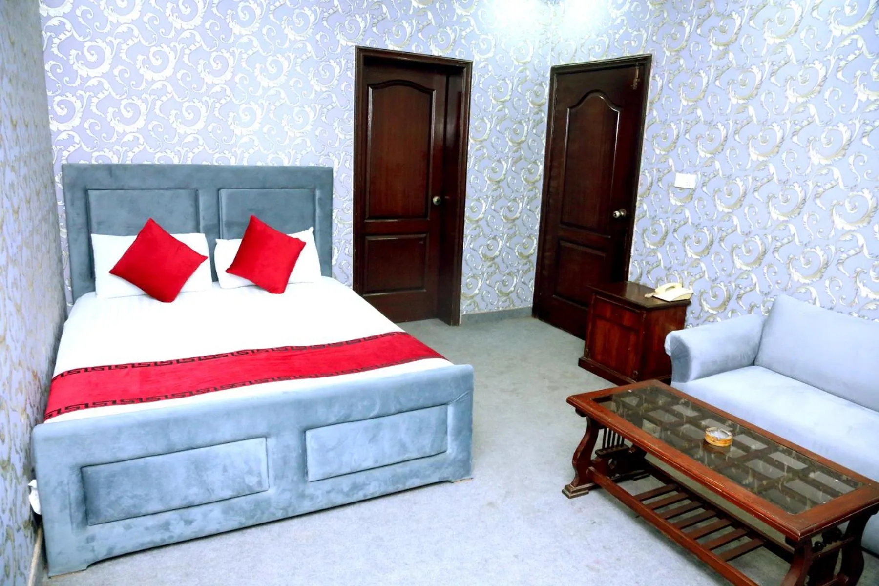 Bed in Sapphire Inn Motel Lahore