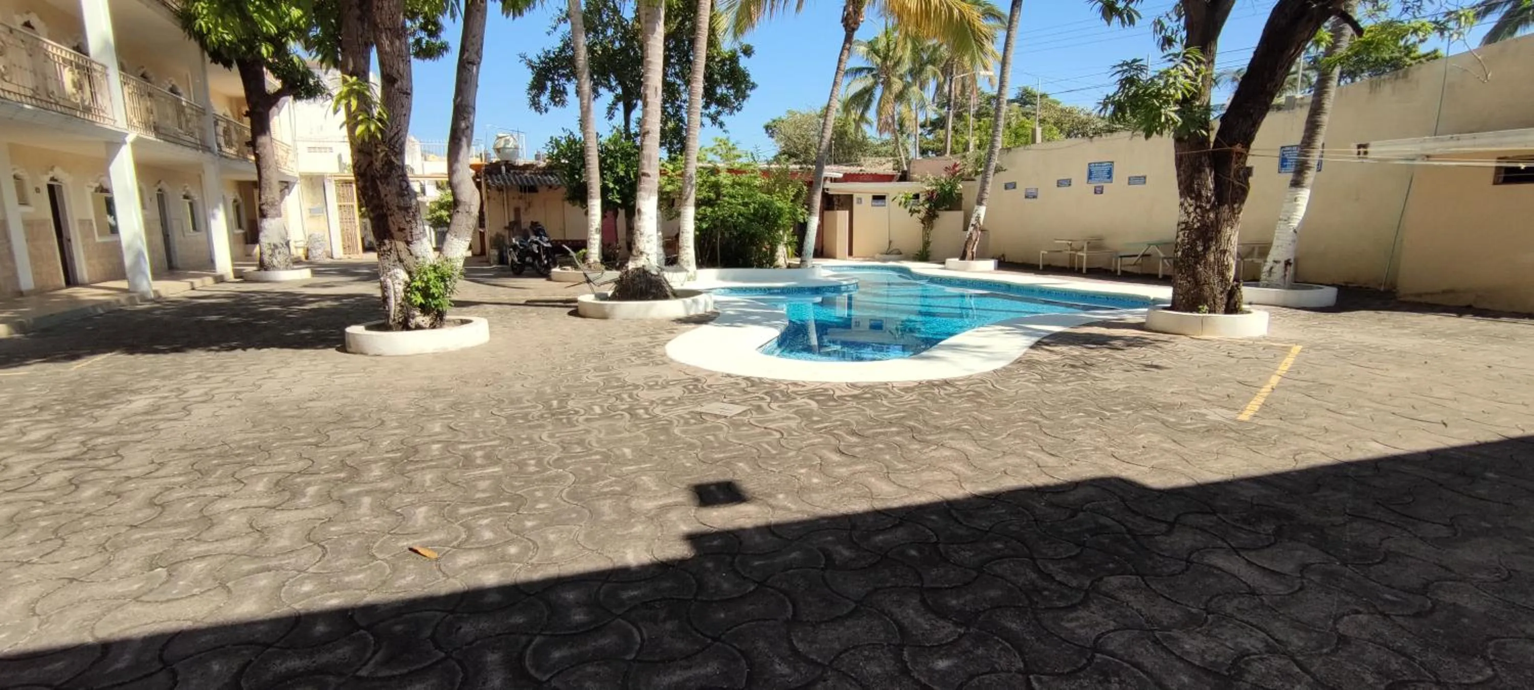 Swimming pool in Hotel las cúpulas