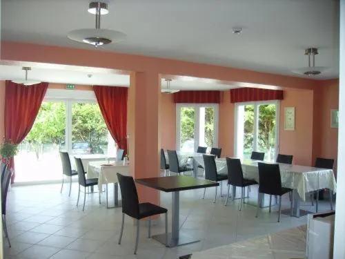 Restaurant/places to eat in L'Orée des Châteaux