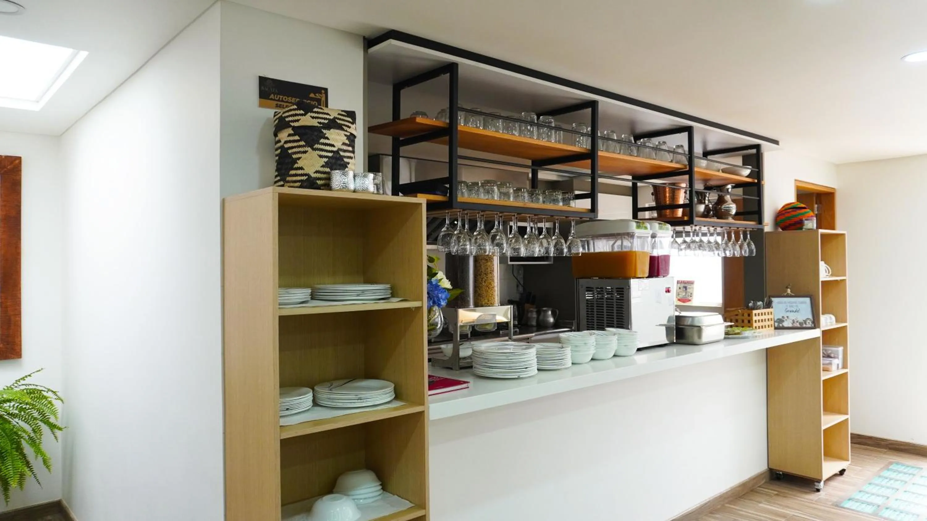 Coffee/tea facilities in Hotel Bacata Plaza