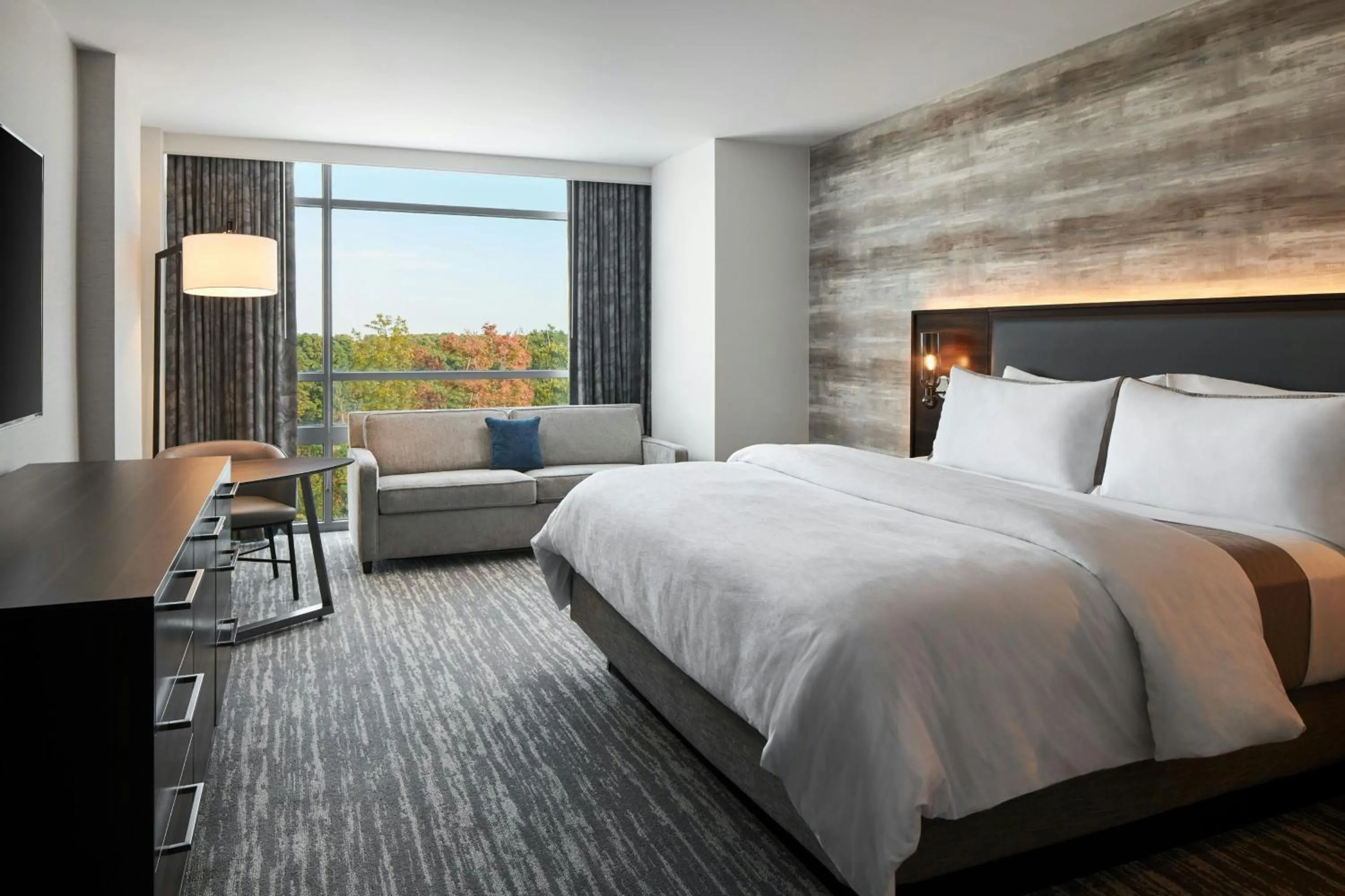 Photo of the whole room, Bed in The Westin Richmond