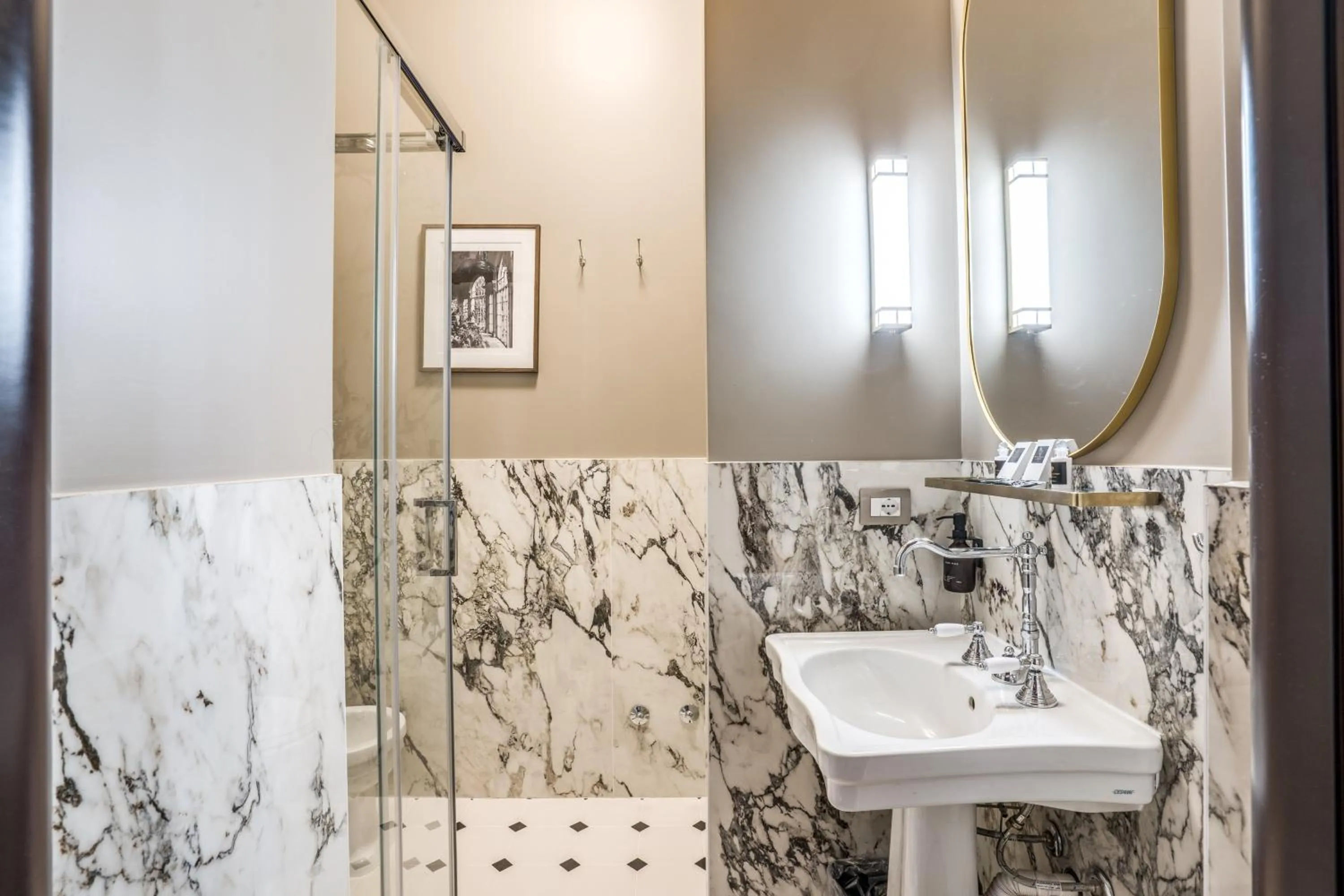 Bathroom in Antica Residenza Del Corso