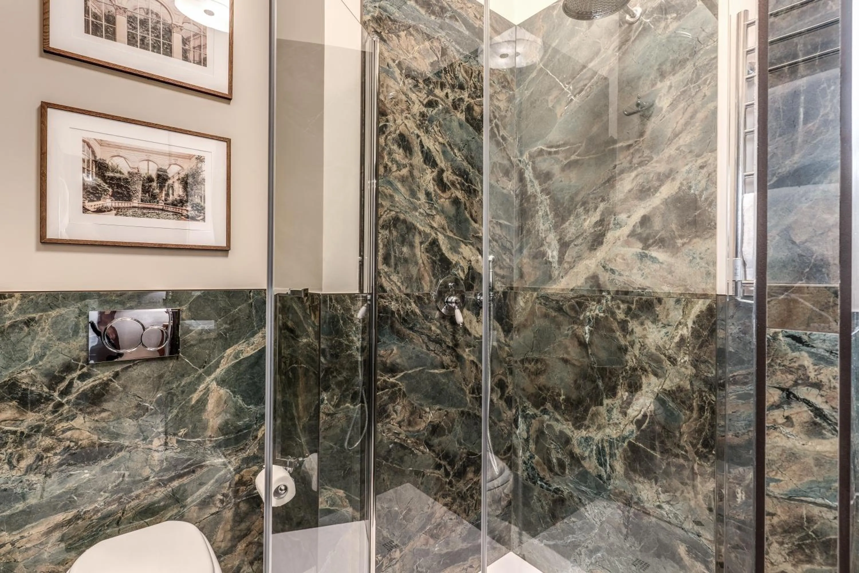 Shower in Antica Residenza Del Corso