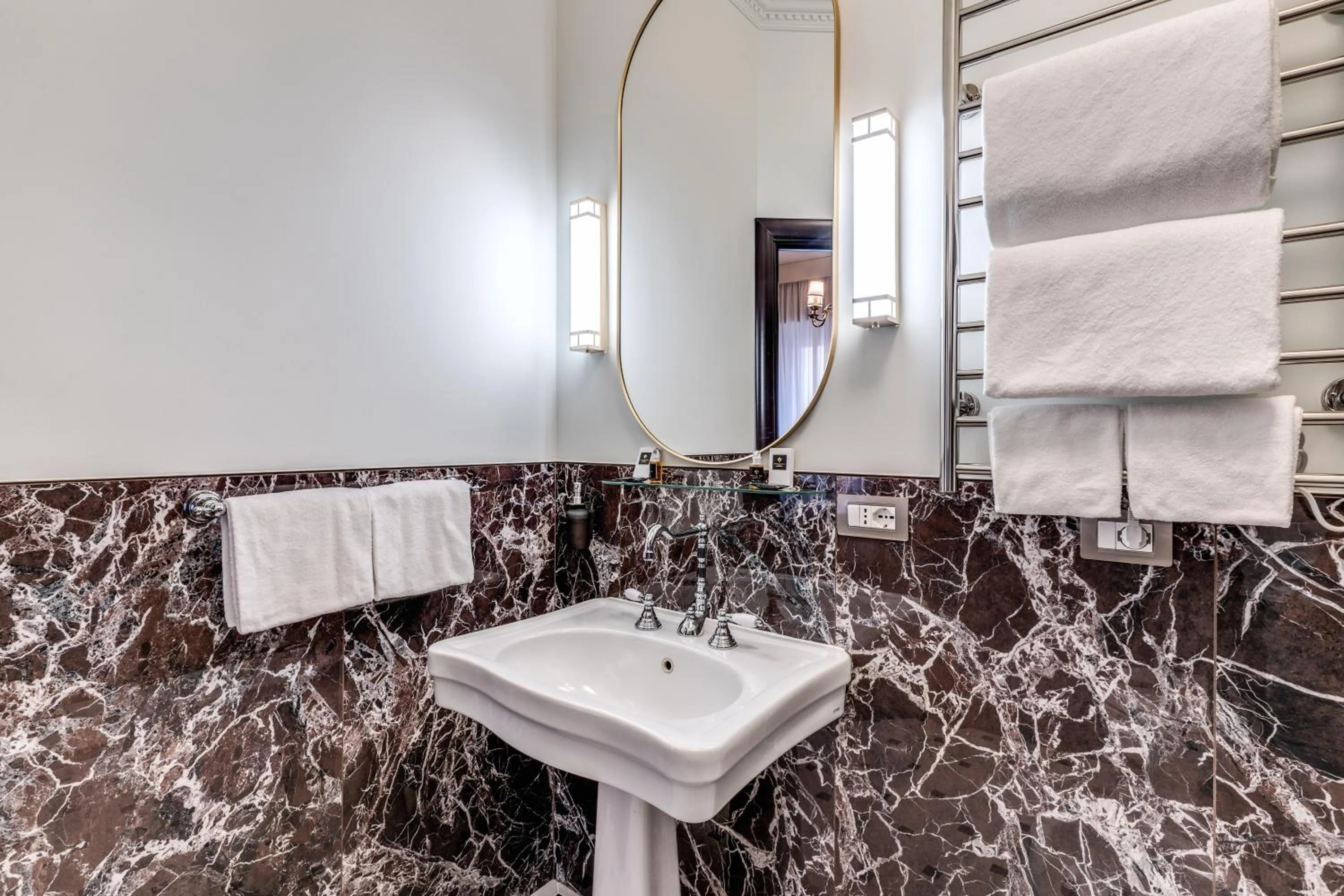 Bathroom in Antica Residenza Del Corso