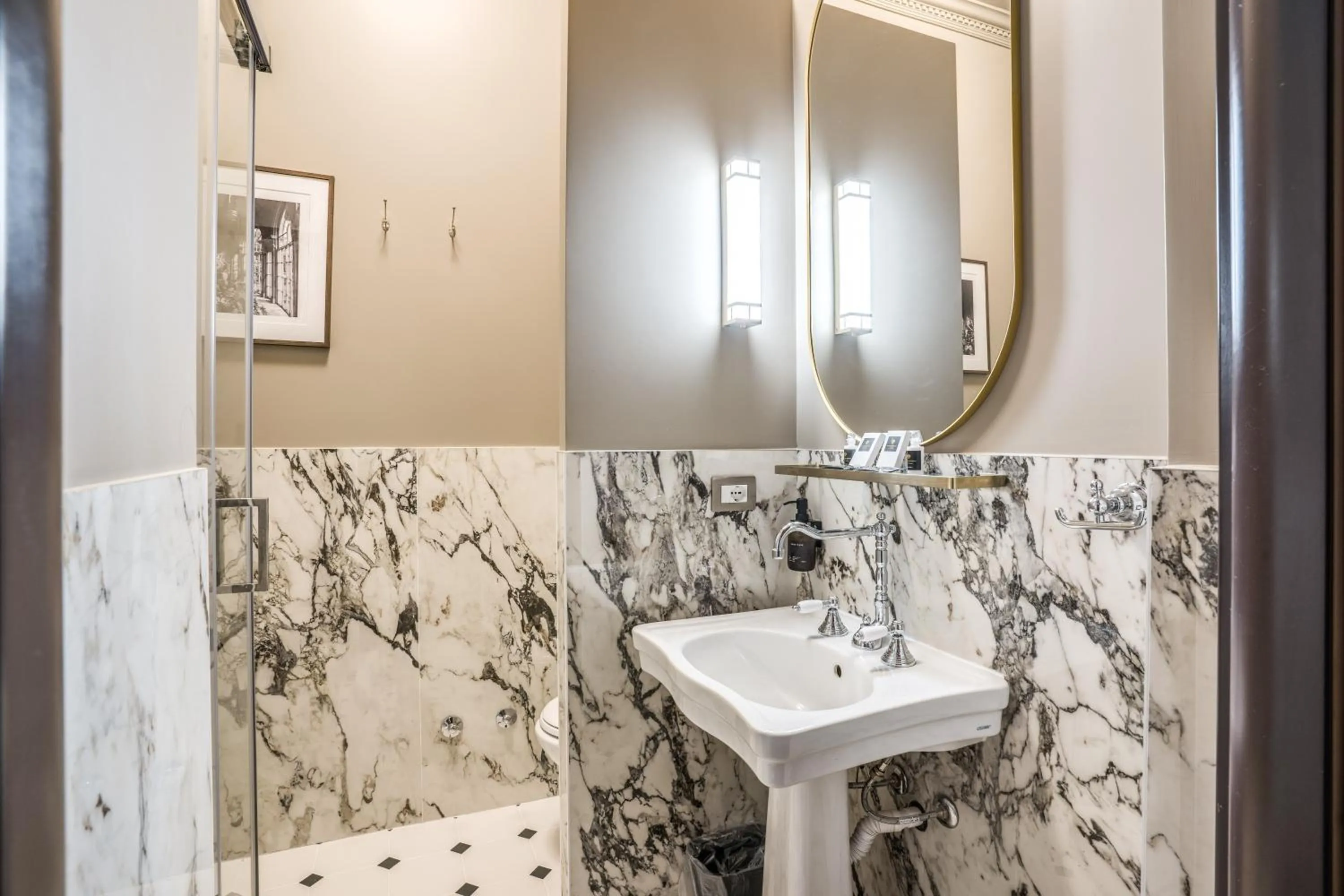 Bathroom in Antica Residenza Del Corso