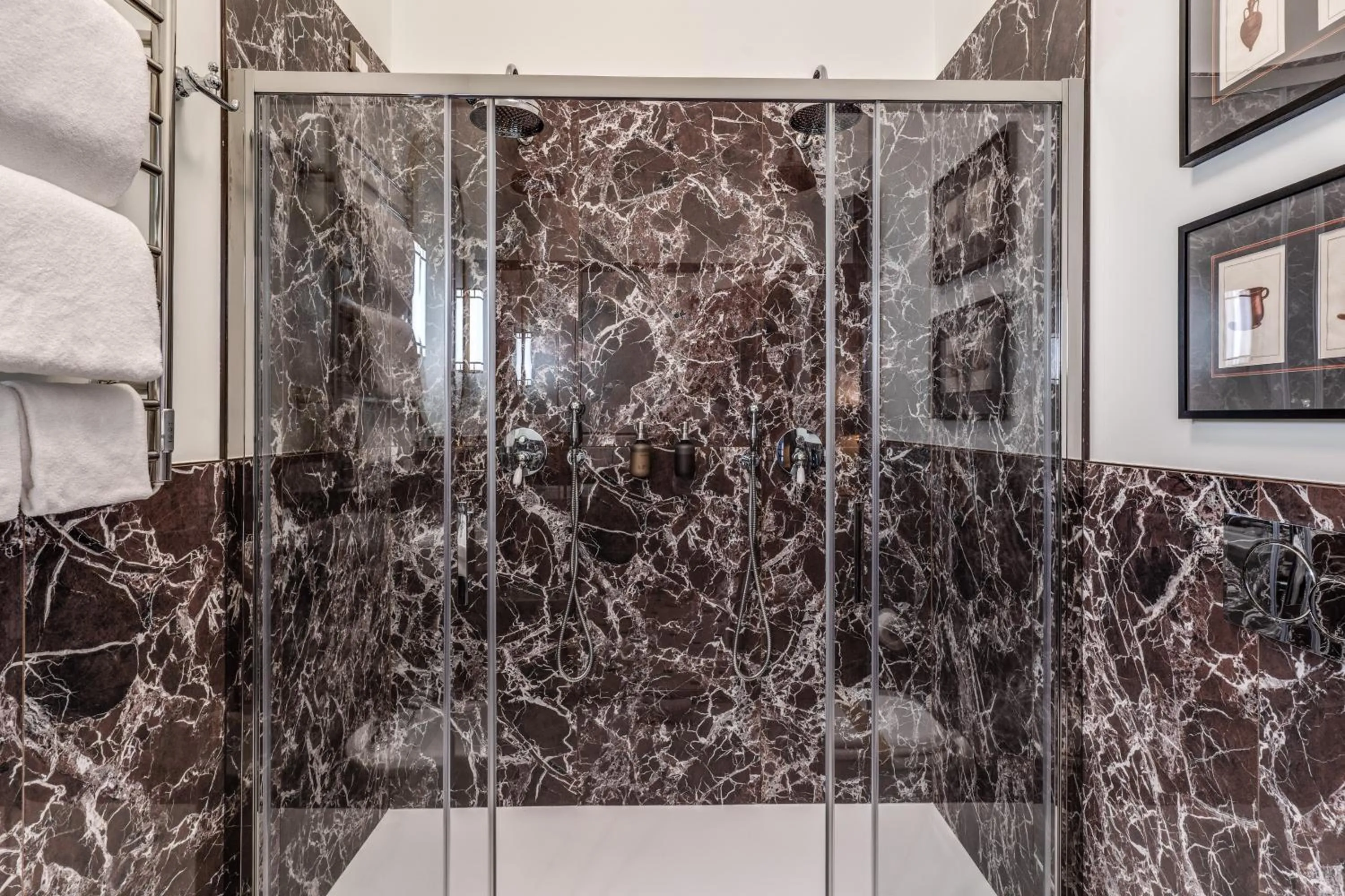 Shower in Antica Residenza Del Corso