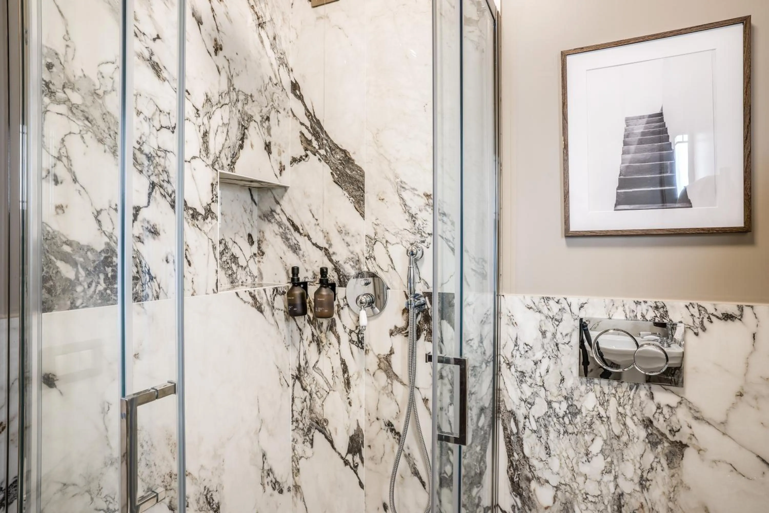 Shower in Antica Residenza Del Corso