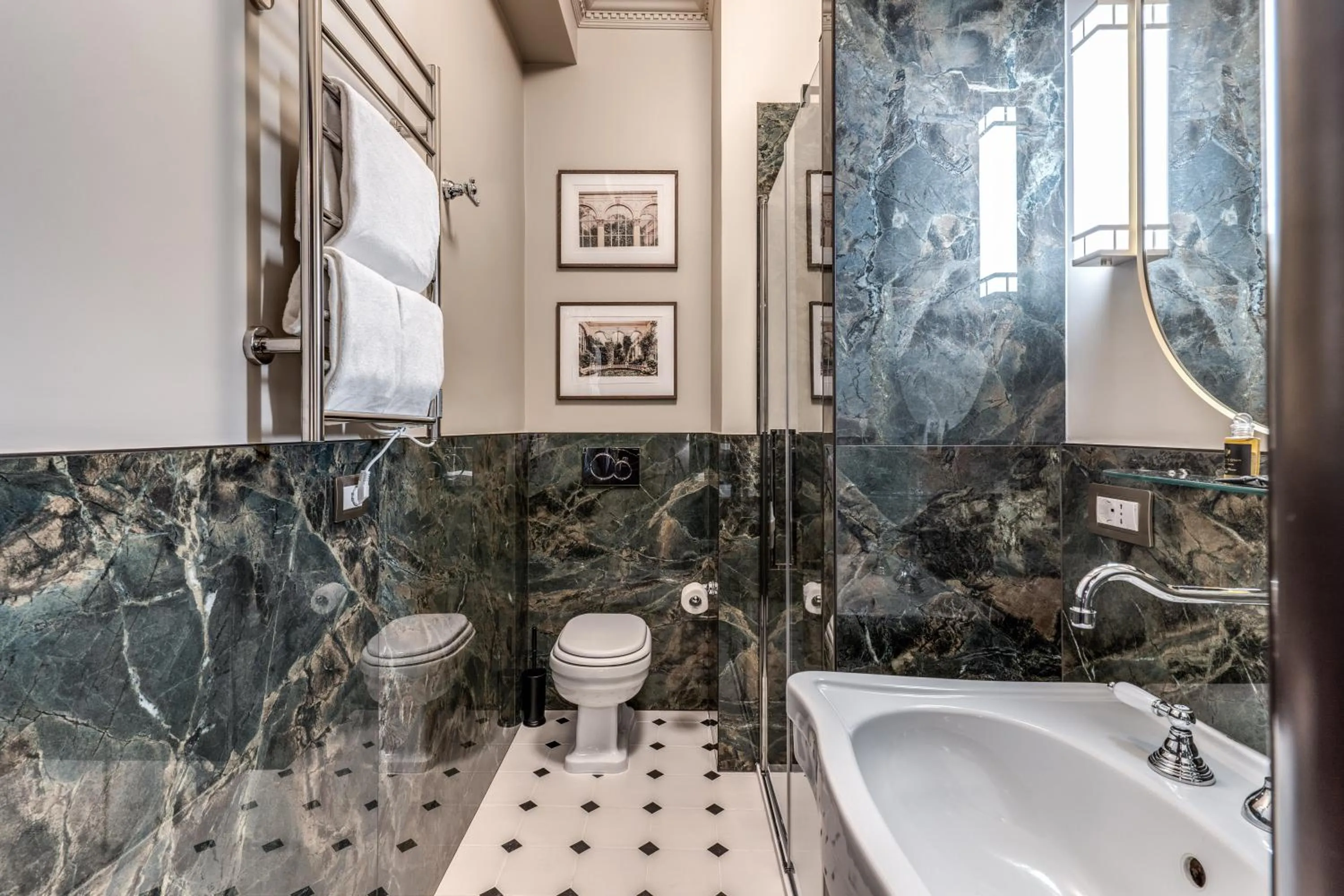 Bathroom in Antica Residenza Del Corso