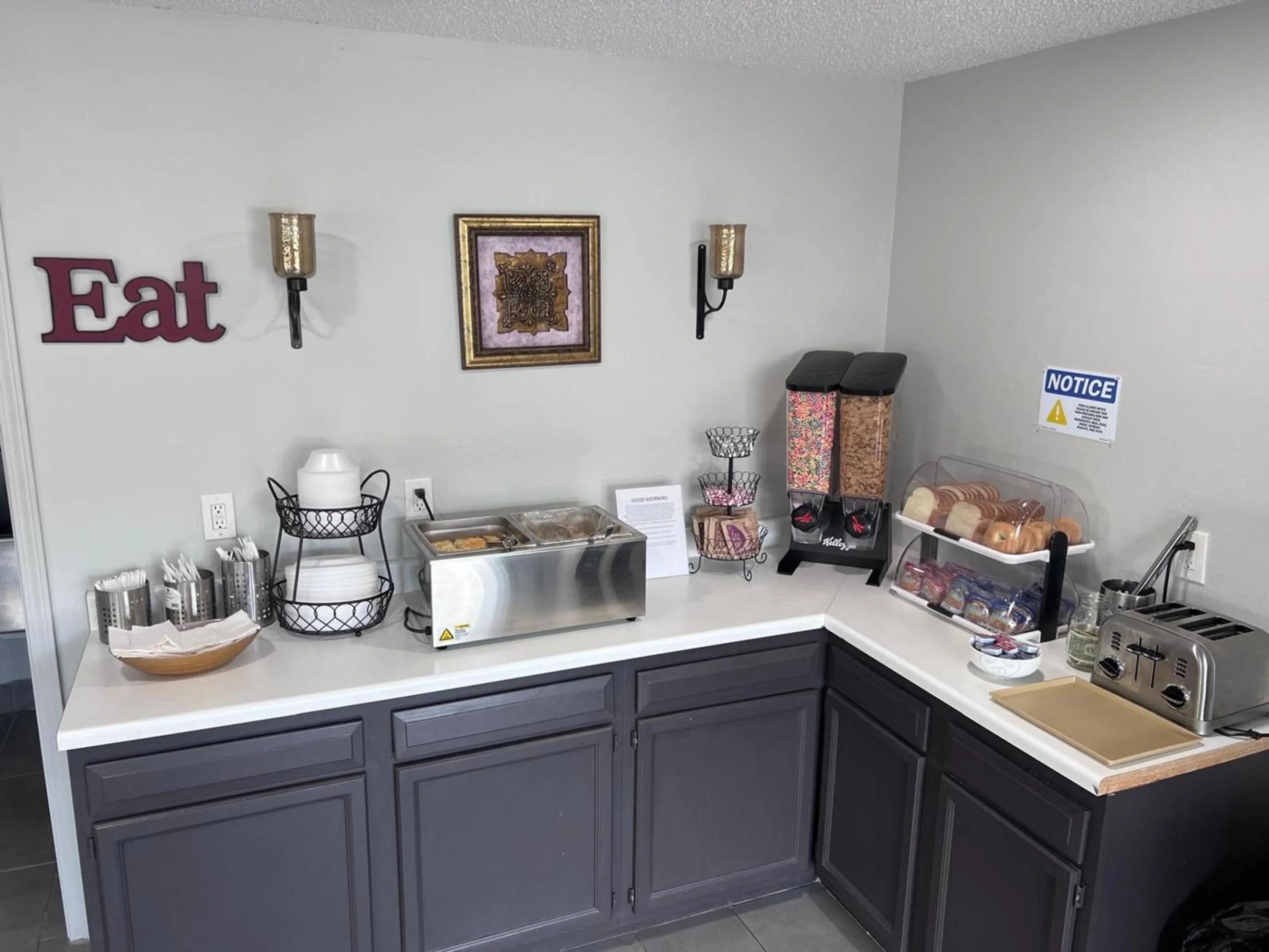 Breakfast in Crestview Inn