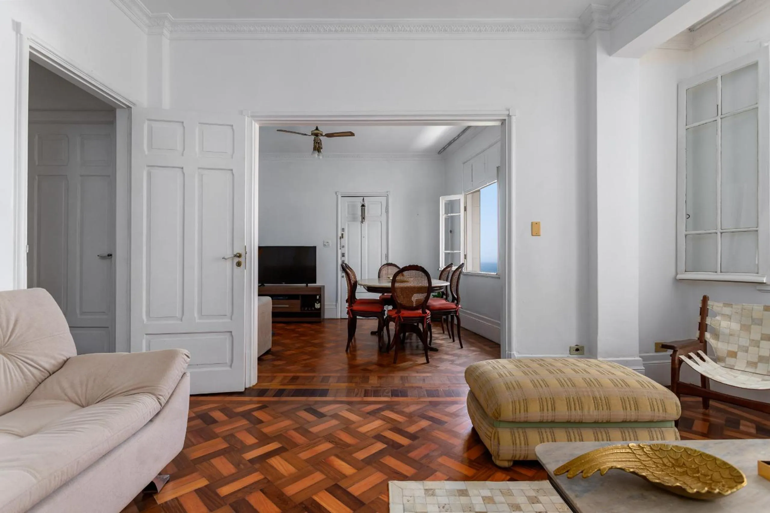 Communal lounge/ TV room in Encantador em Copacabana - Vista Oceânica - BI701 Z3