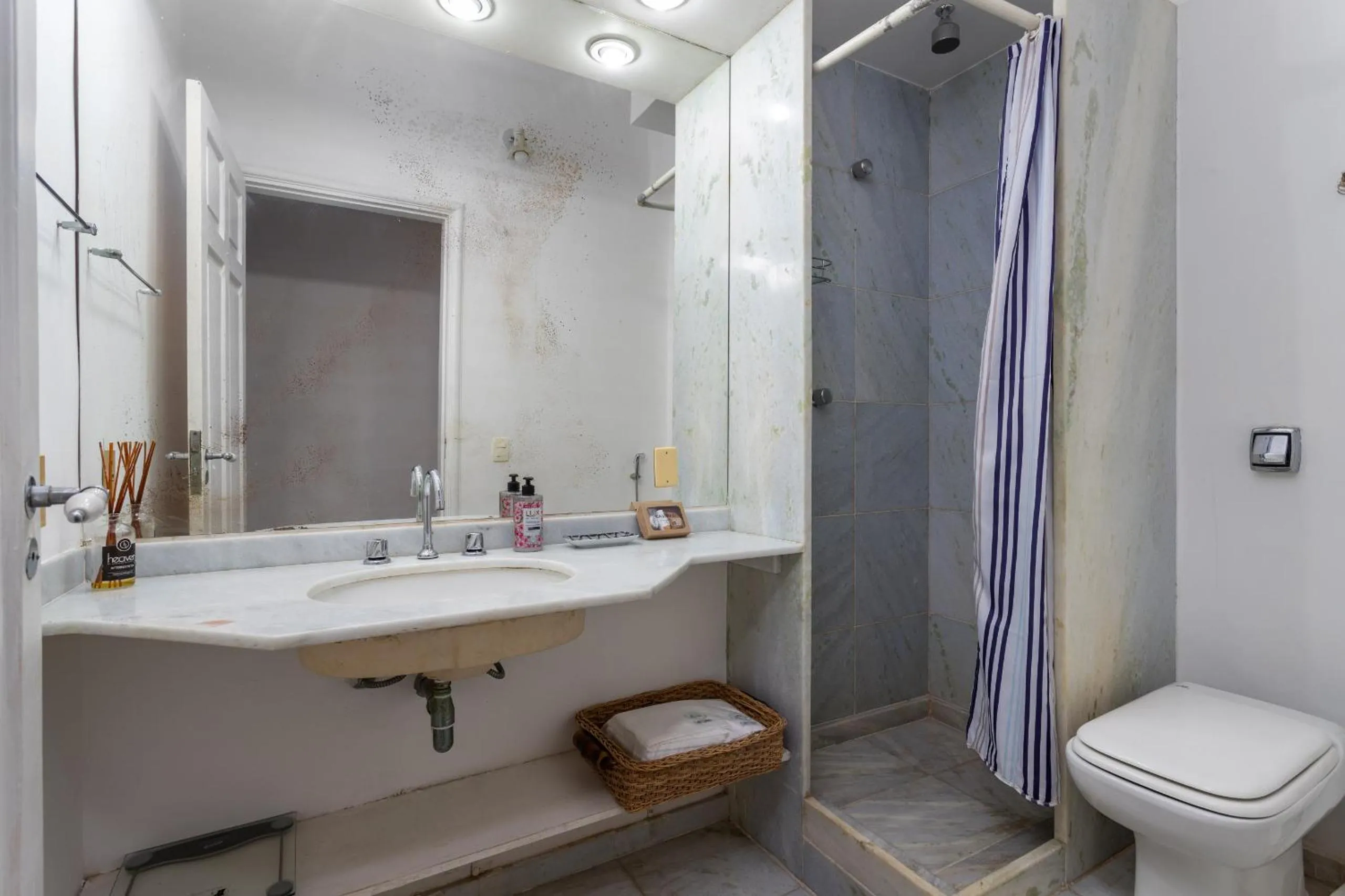 Bathroom in Encantador em Copacabana - Vista Oceânica - BI701 Z3