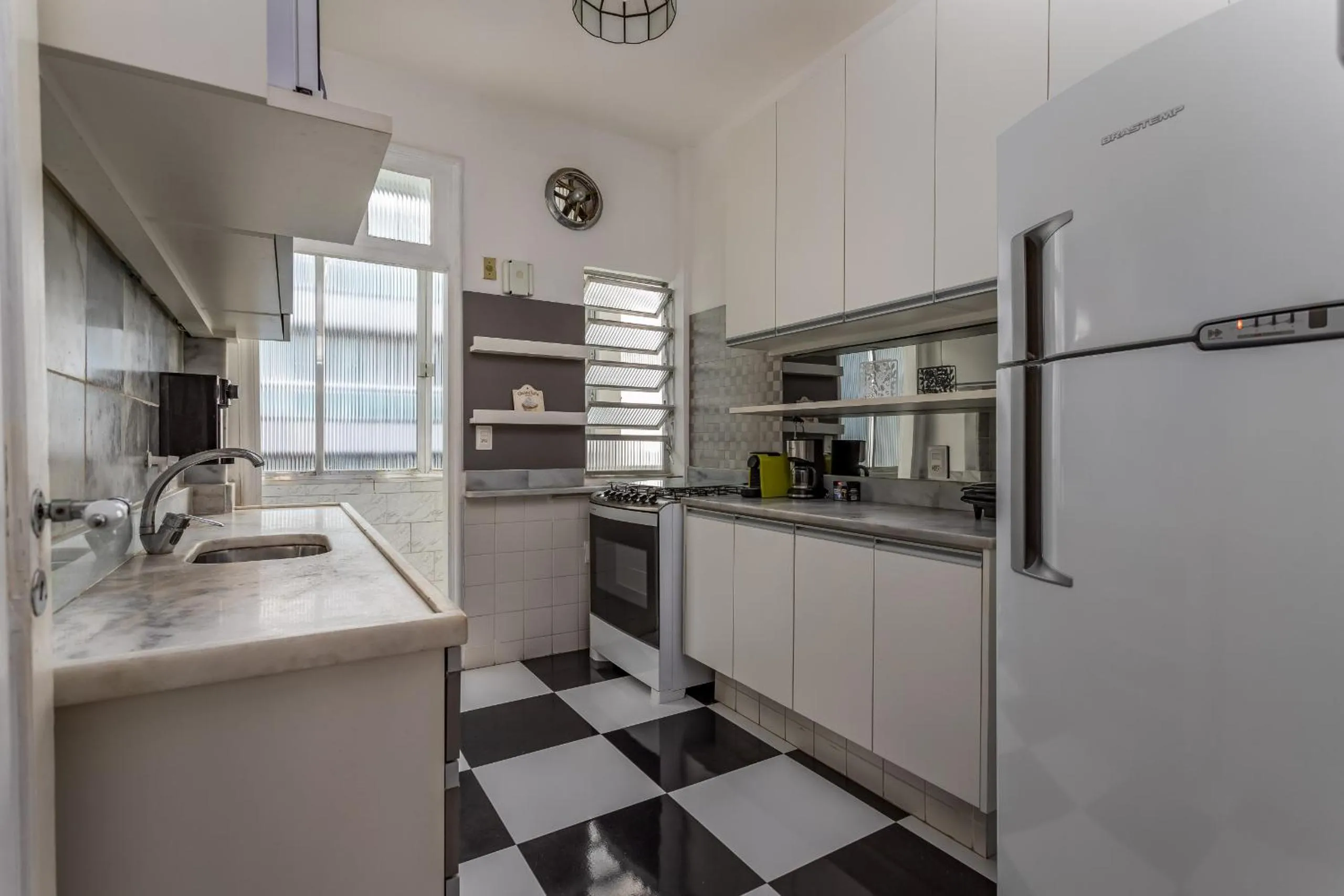 Kitchen or kitchenette in Encantador em Copacabana - Vista Oceânica - BI701 Z3