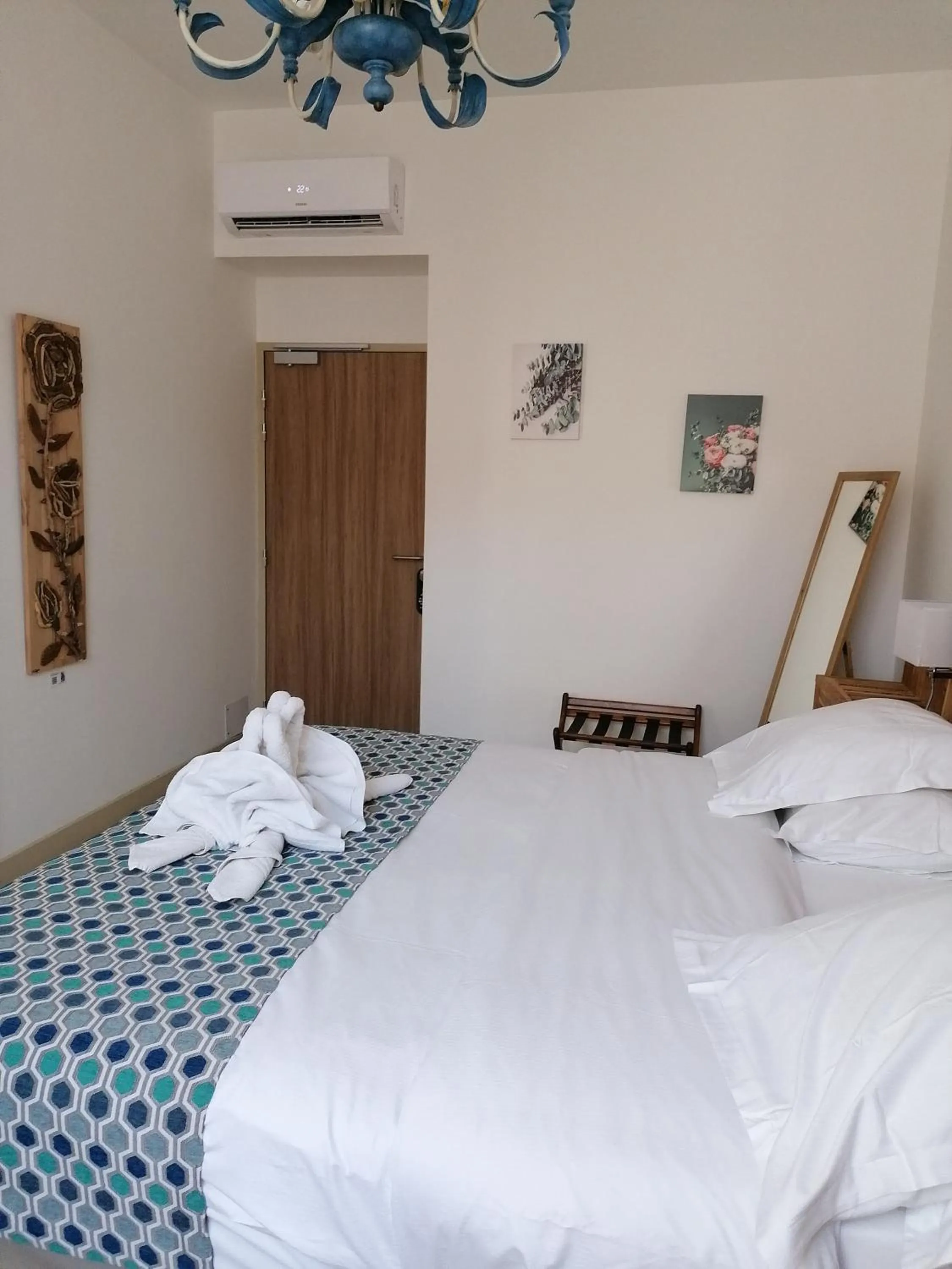 Bed in DOMAINE DE LA NERTHE- HOTEL PROVENCE MEDITERRANEE