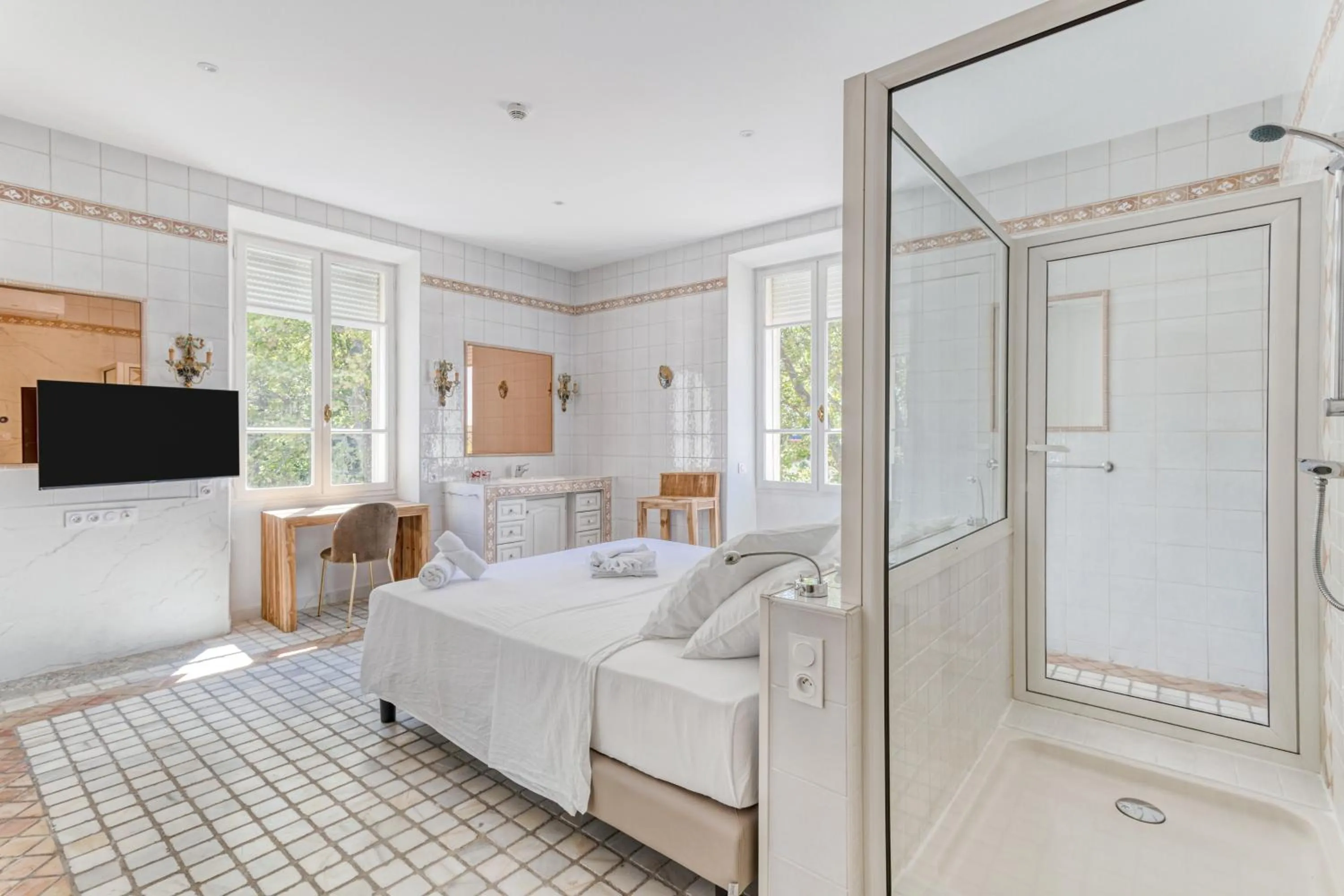 Shower, Bed in DOMAINE DE LA NERTHE- HOTEL PROVENCE MEDITERRANEE