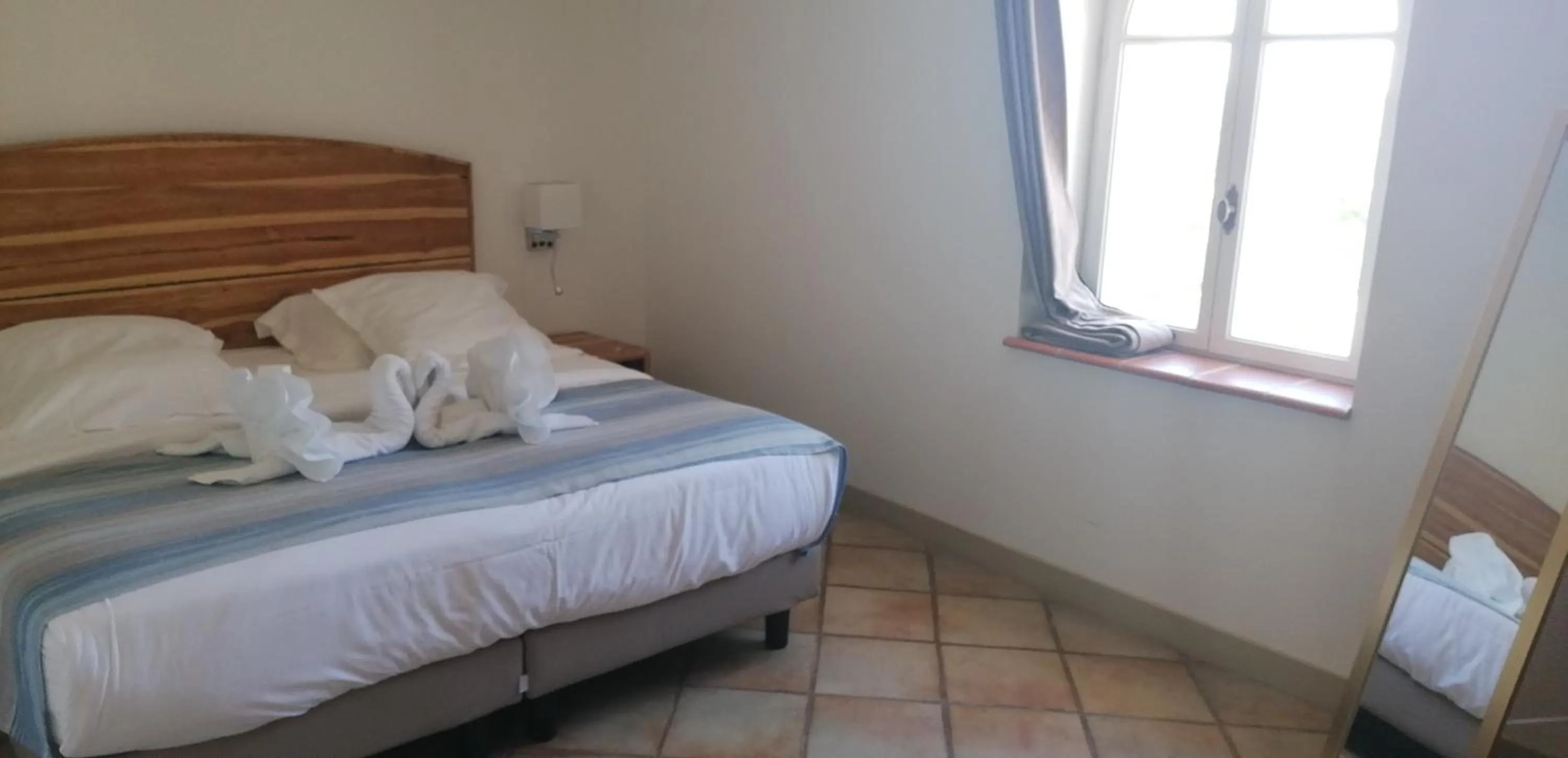 Bed in DOMAINE DE LA NERTHE- HOTEL PROVENCE MEDITERRANEE