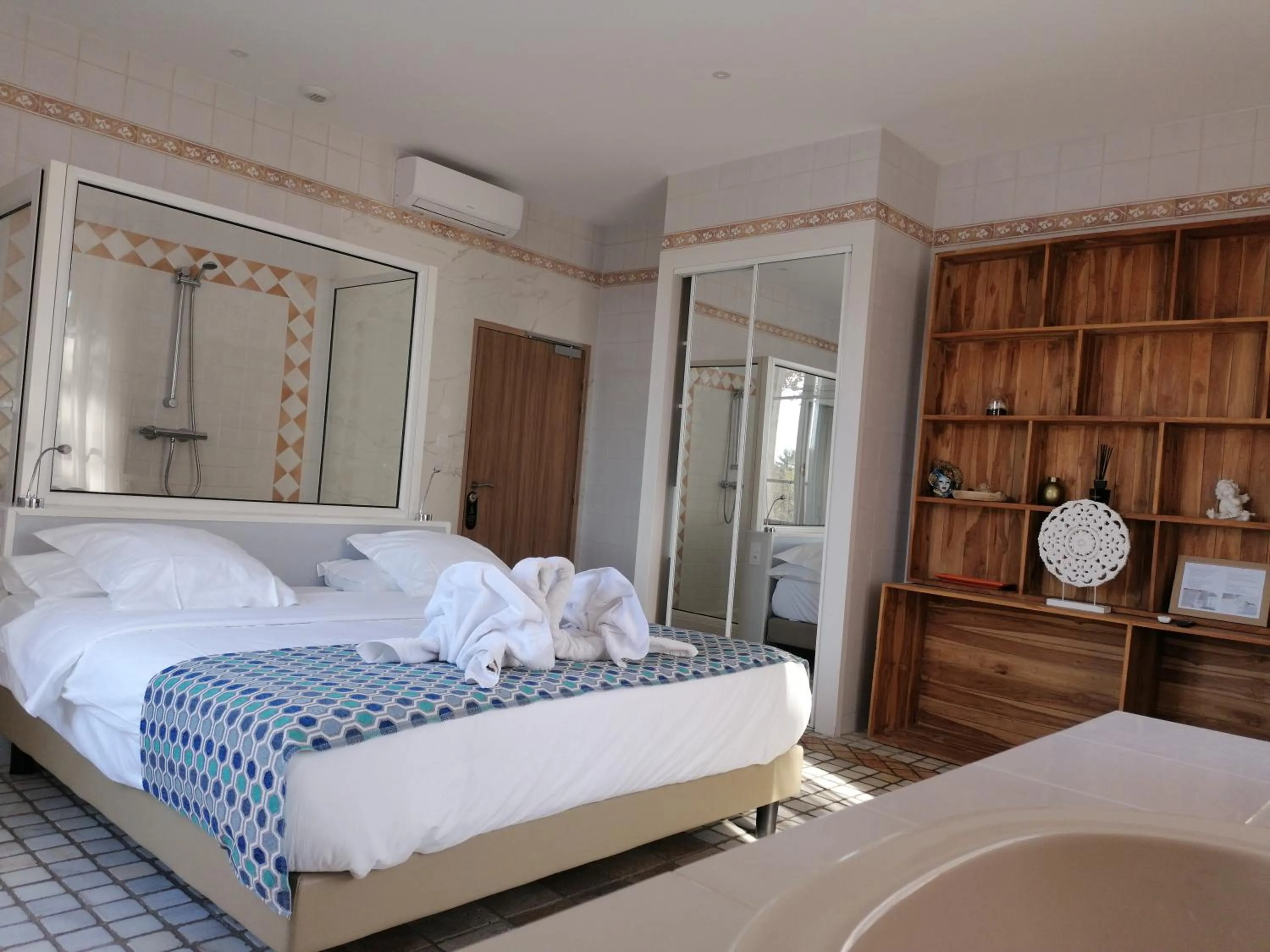 Bed in DOMAINE DE LA NERTHE- HOTEL PROVENCE MEDITERRANEE