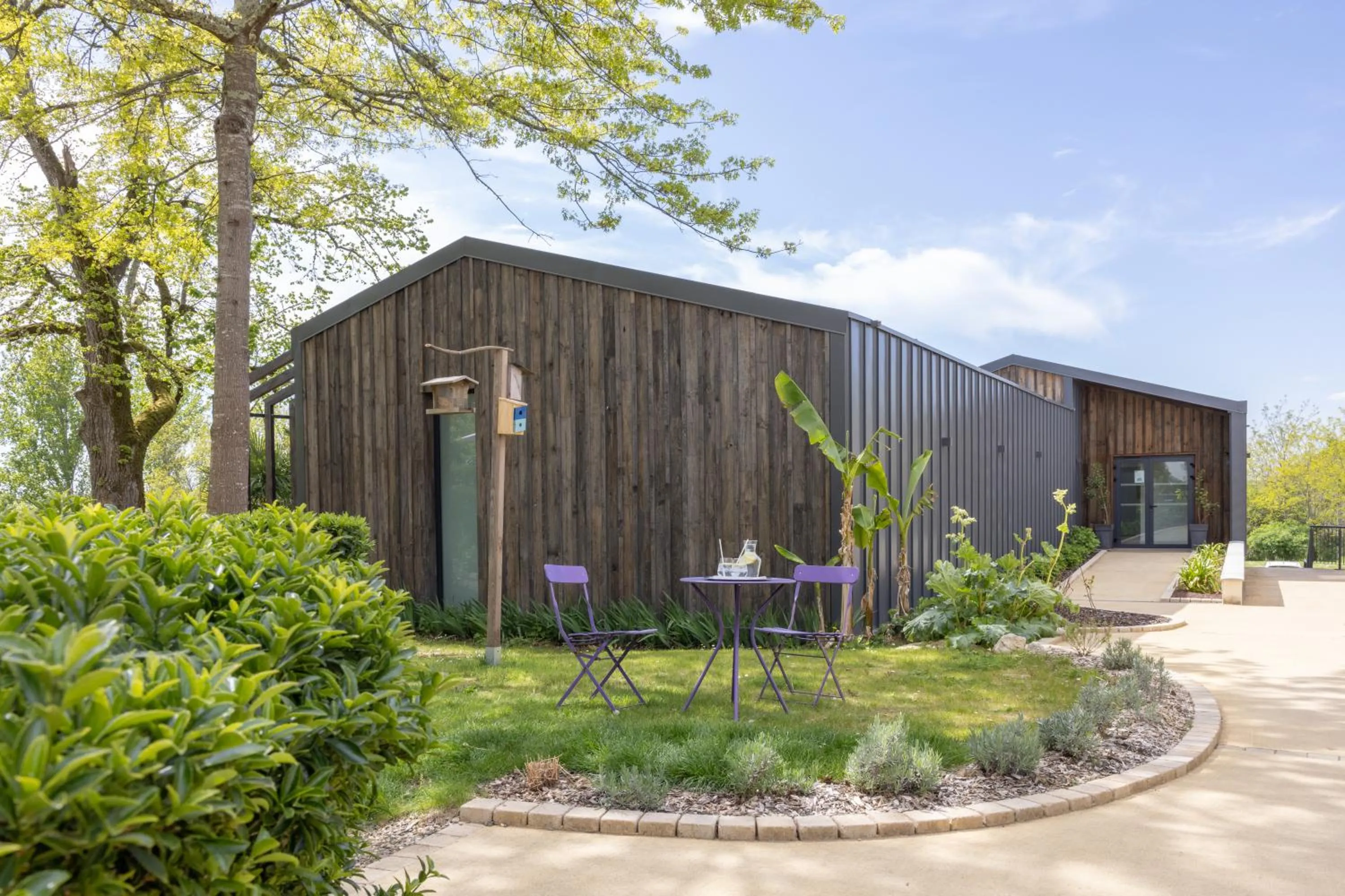 Garden in Logis Hôtel Restaurant Château Bellevue