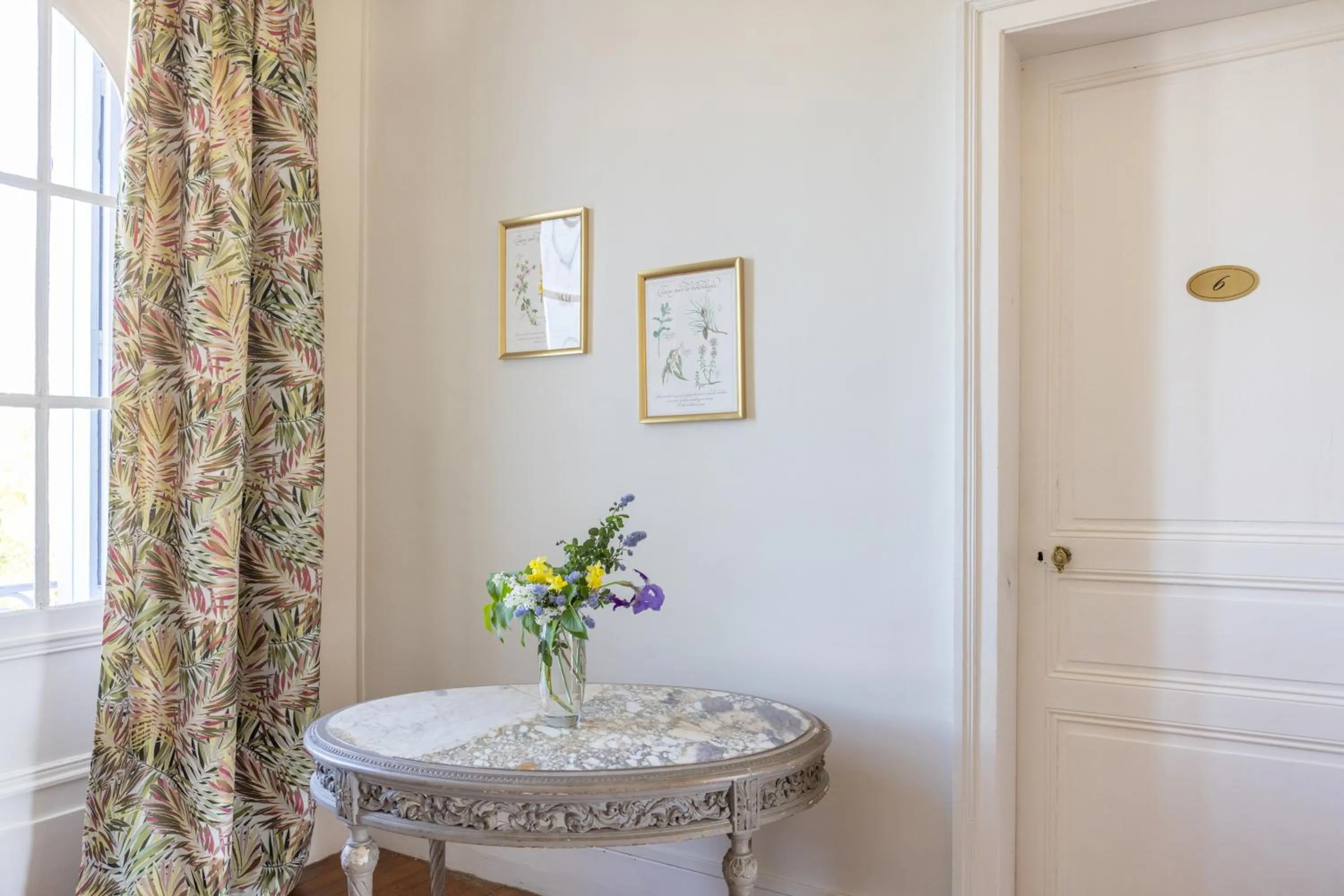 Property building in Logis Hôtel Restaurant Château Bellevue