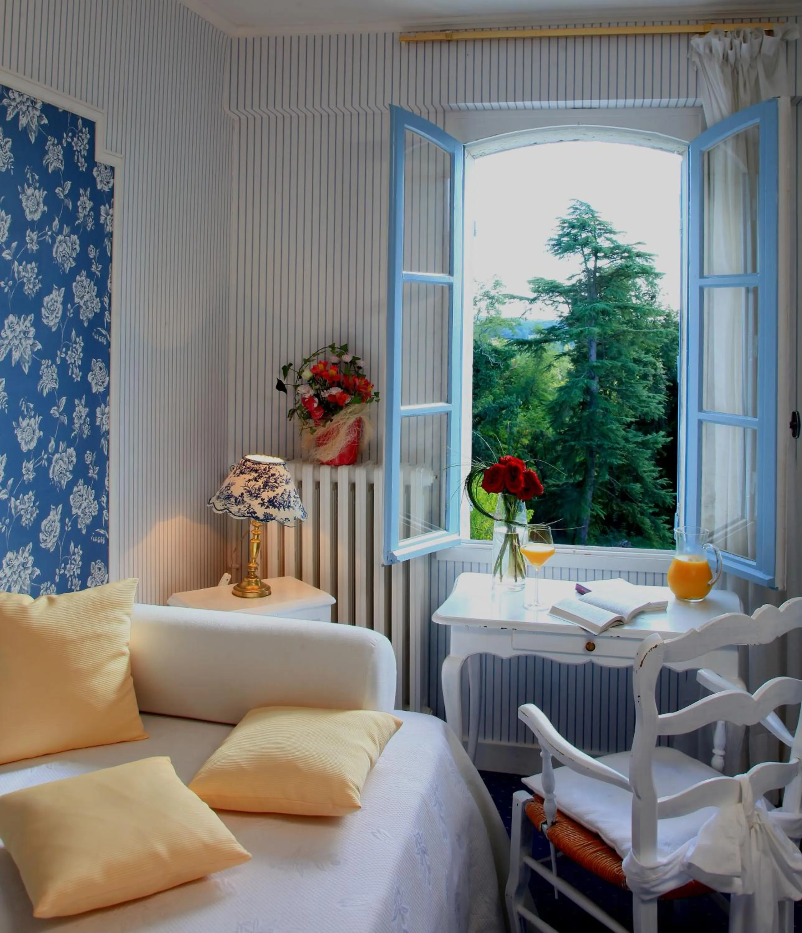 Decorative detail in Logis Hôtel Restaurant Château Bellevue