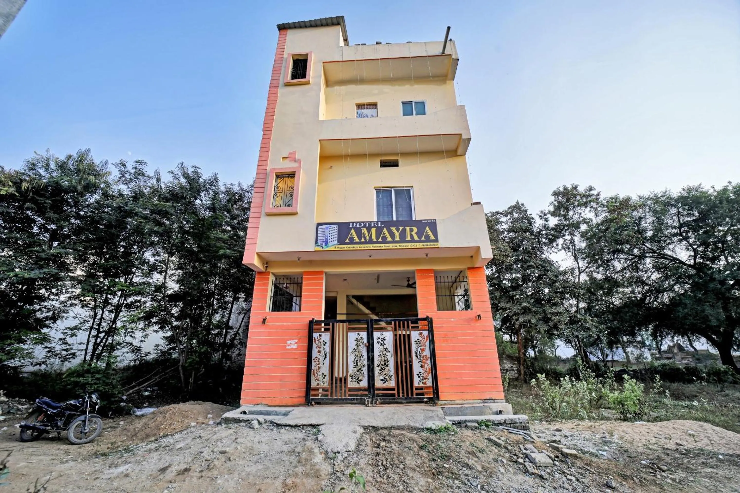 Facade/entrance in Hotel O Amaira